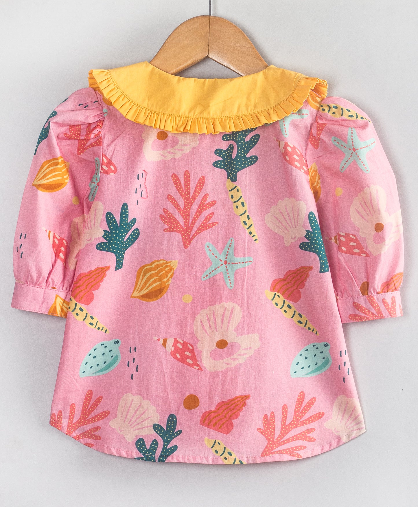 PINK SEA SHELL PRINT TOP WITH BIG YELLOW COLLARS