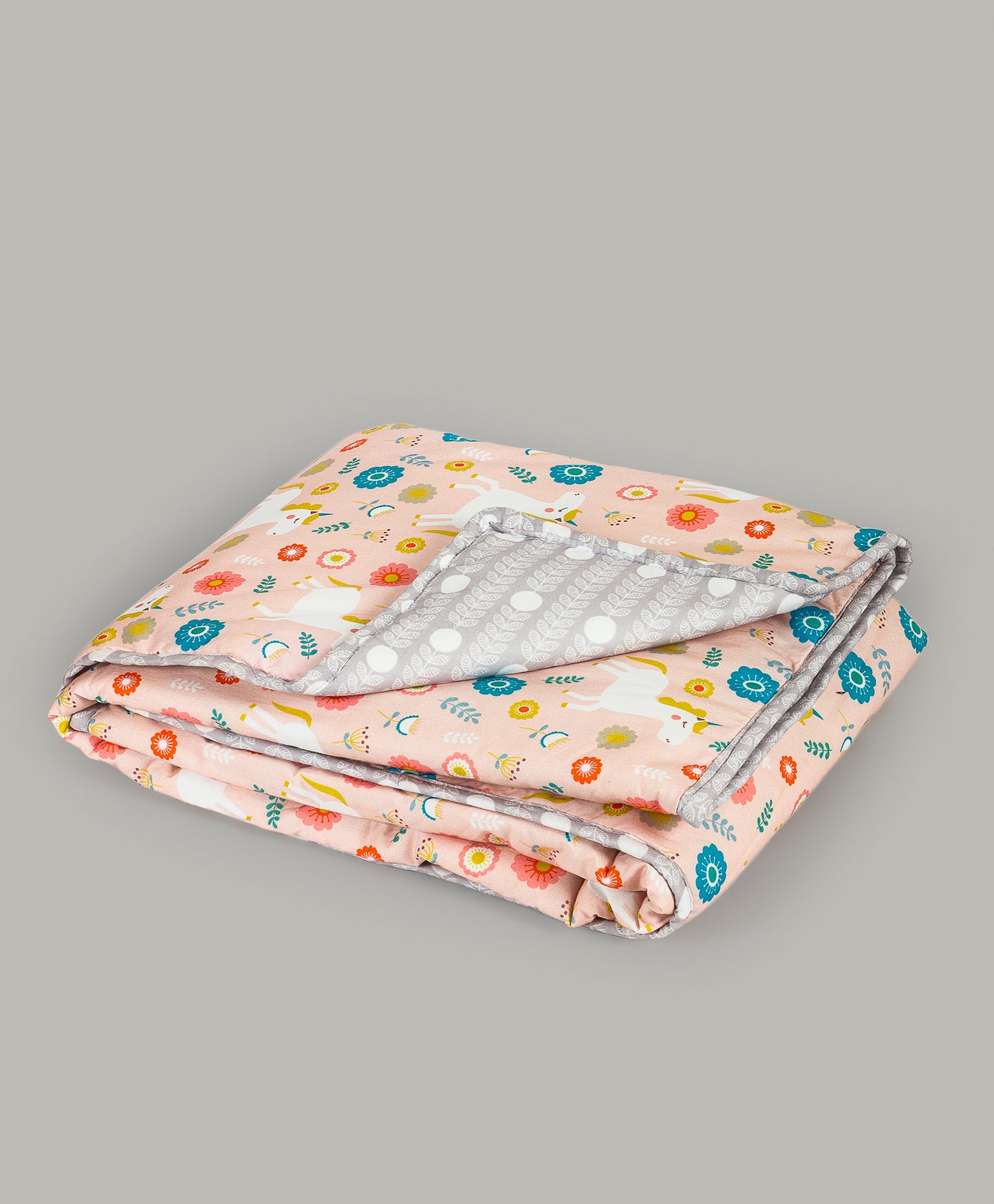 UNICORN PRINT AC QUILT WITH GREY PRINT LINING.