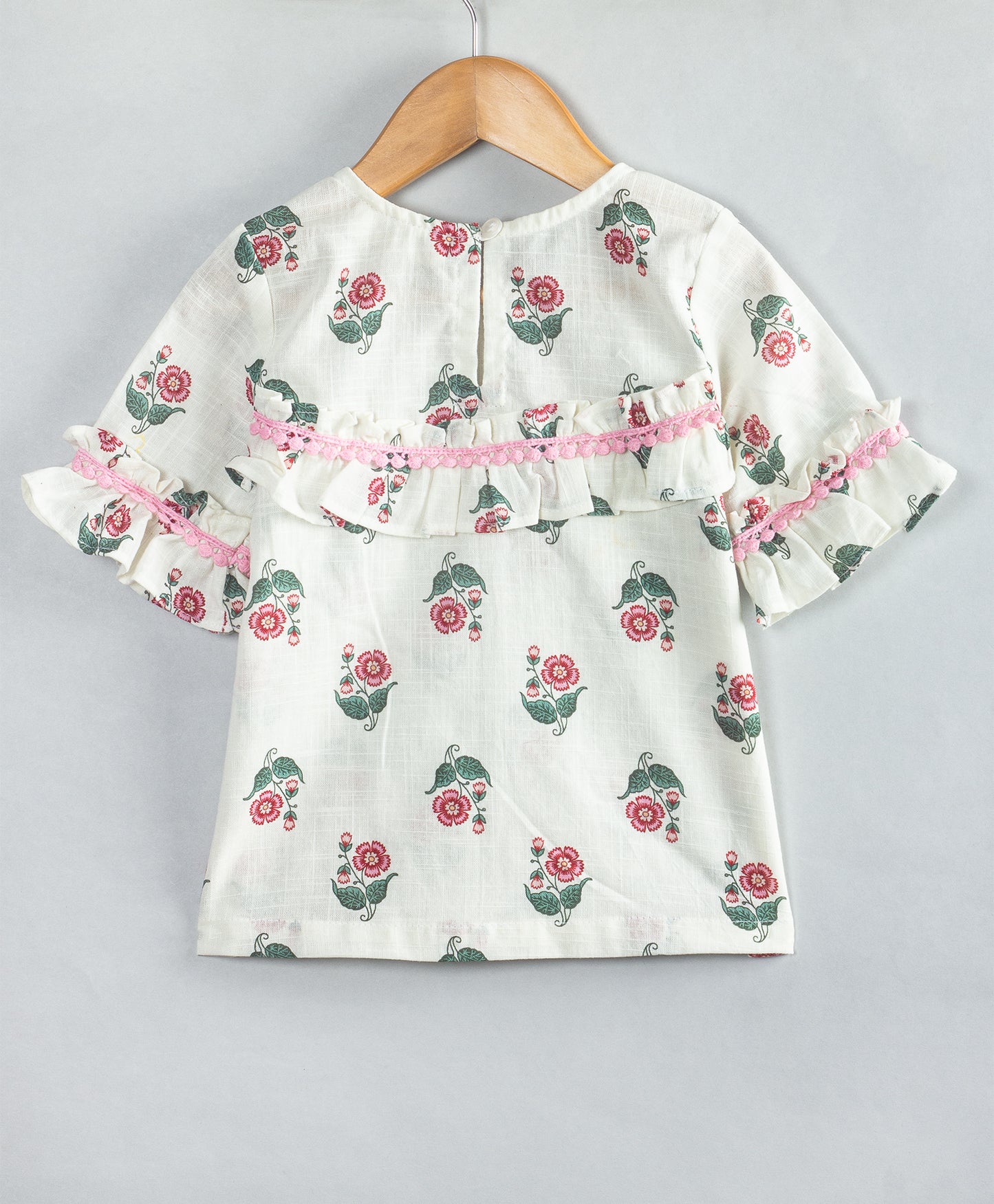 FLOWER MOTIF PRINT TOP WITH CONTRAST LACE