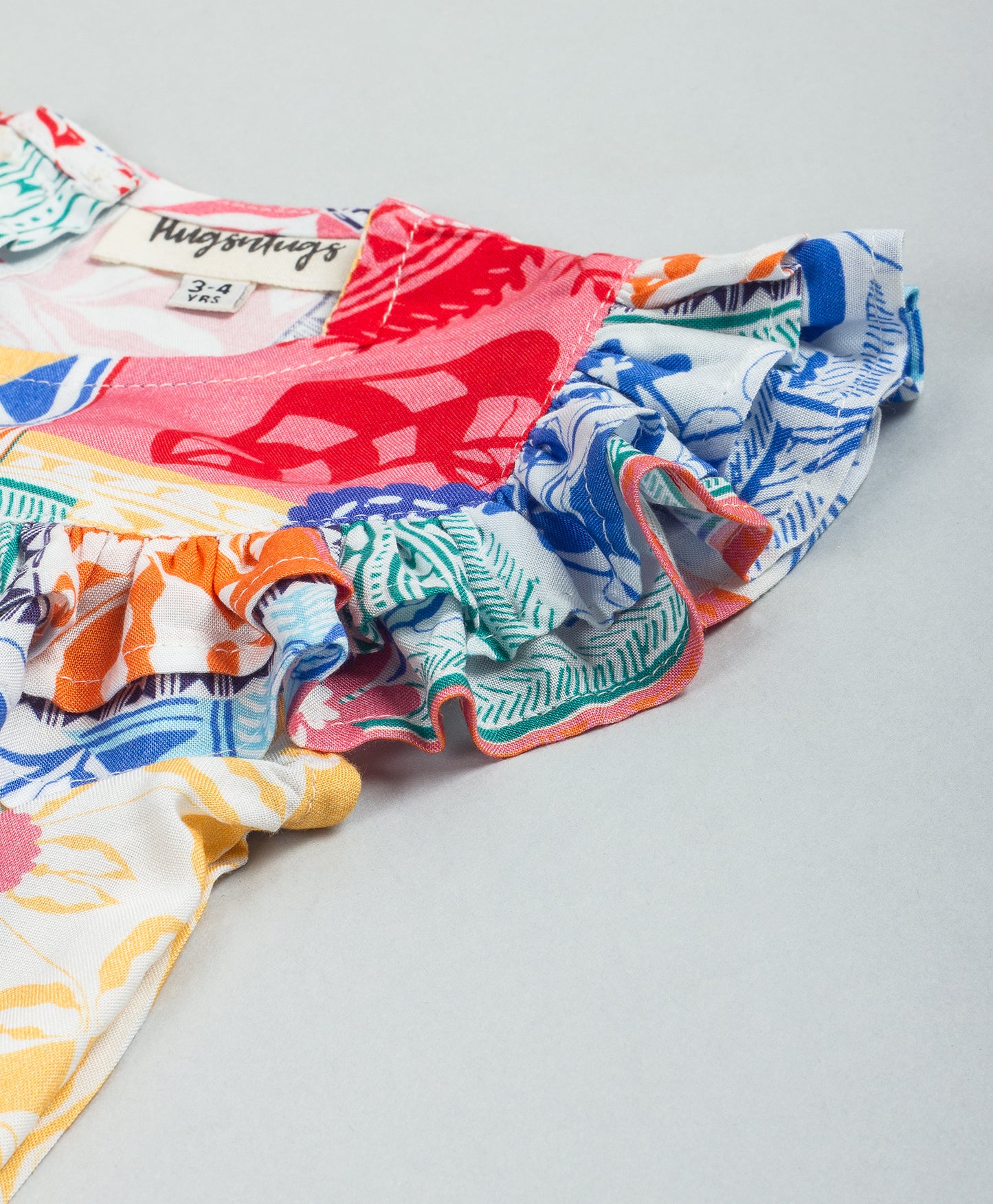 PATCH PRINT CUTSLEEVES TOP WITH FRILL ALONG THE YOKE