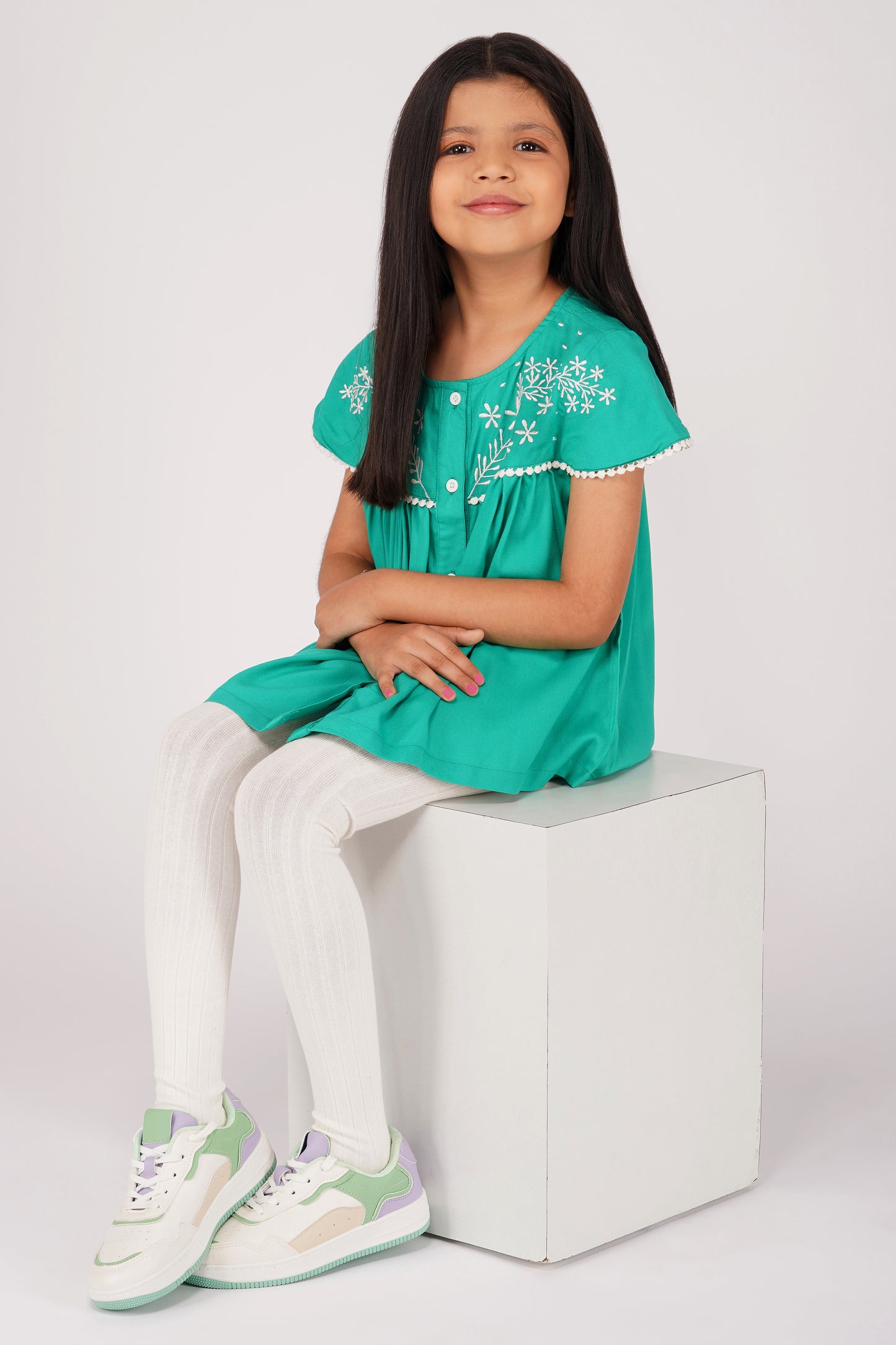 SOLID GREEN TOP WITH ECRU EMBROIDERY ON THE YOKE