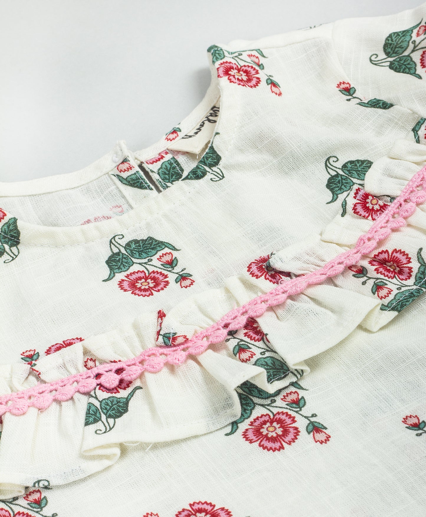 FLOWER MOTIF PRINT TOP WITH CONTRAST LACE