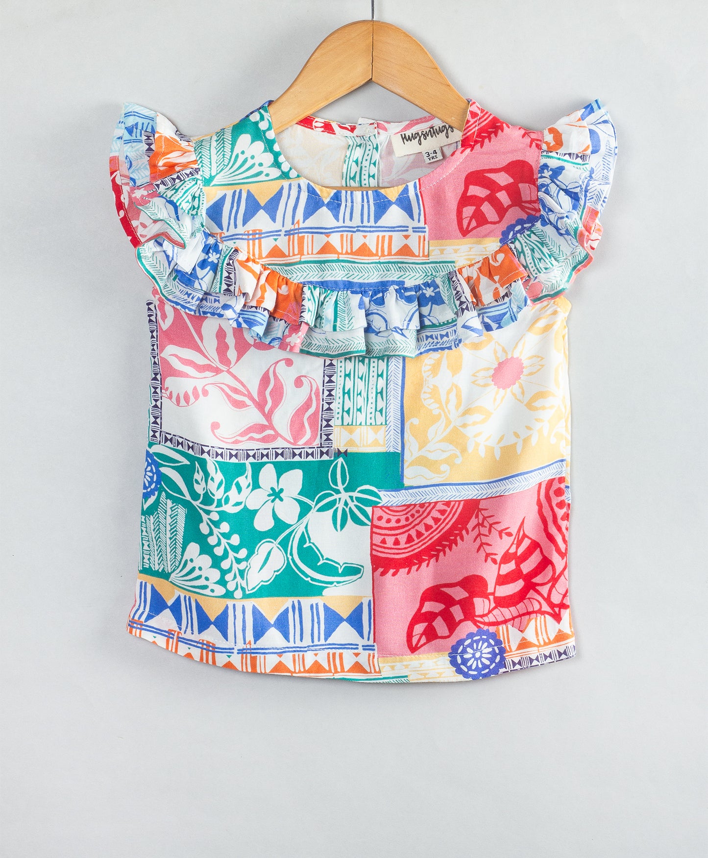 PATCH PRINT CUTSLEEVES TOP WITH FRILL ALONG THE YOKE