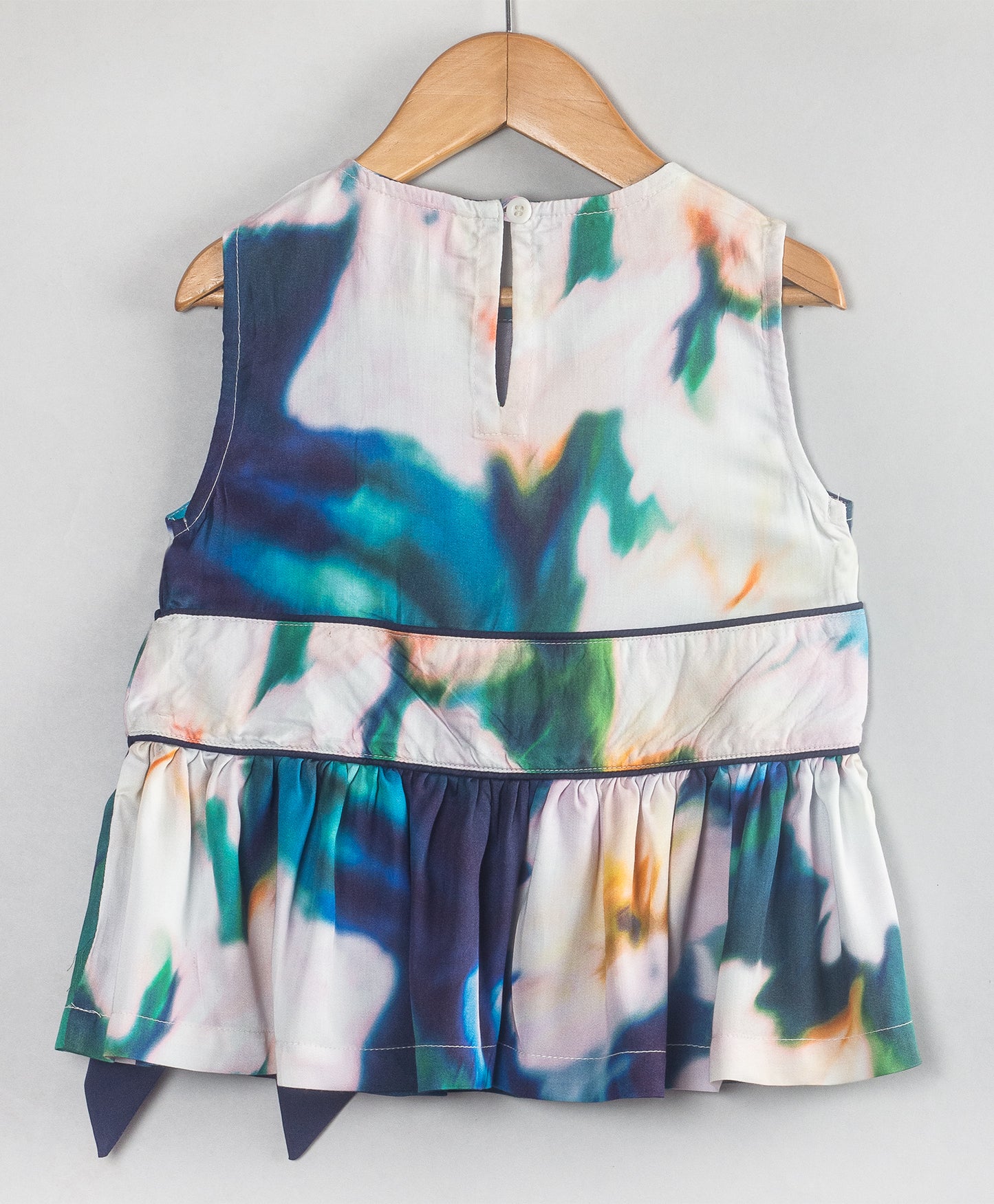 WATER COLOR EFFECT PRINT TOP WITH BOW AT WAIST