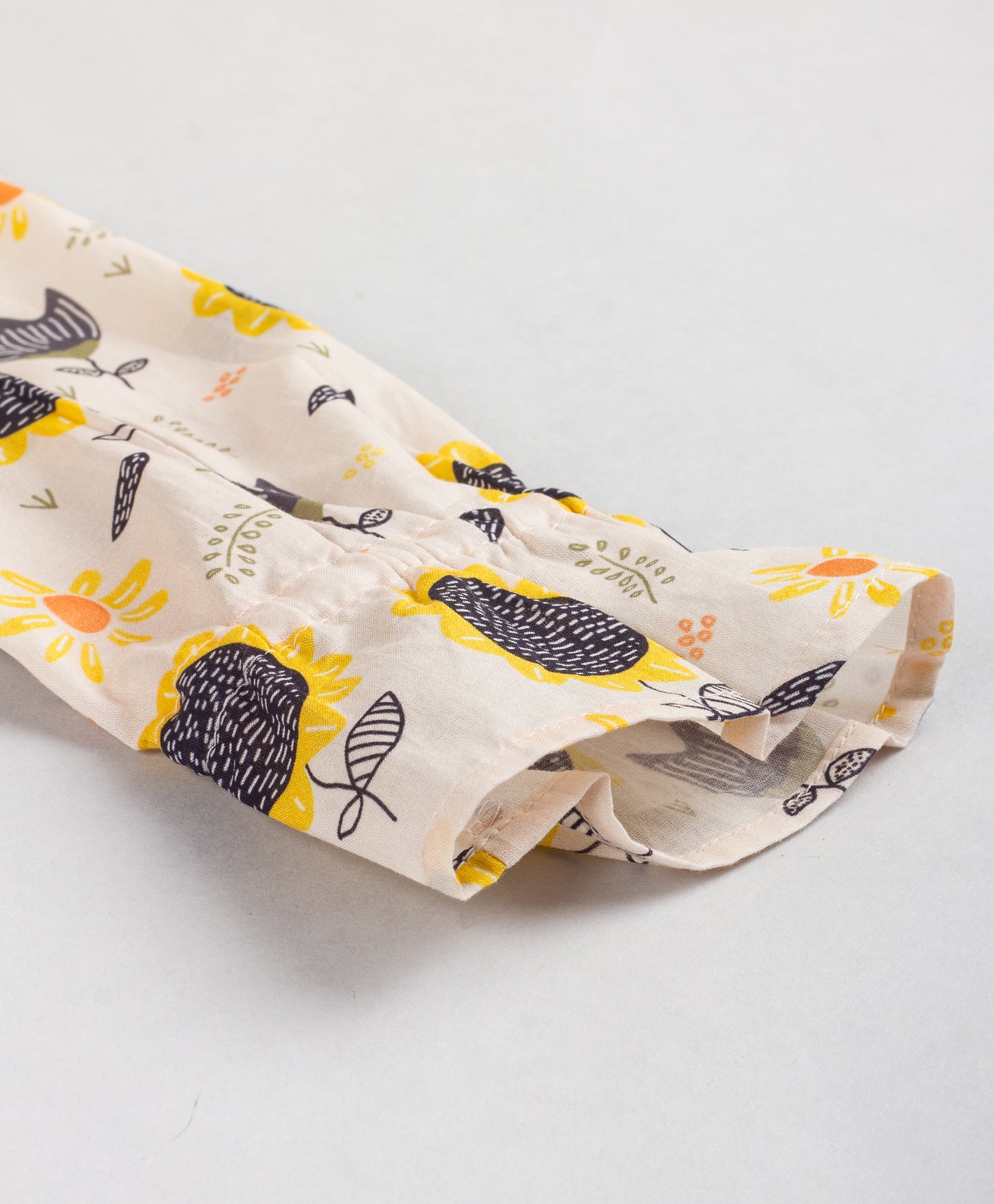 SUNFLOWER PRINT TOP WITH CONTRAST LACE AT YOKE SEAM