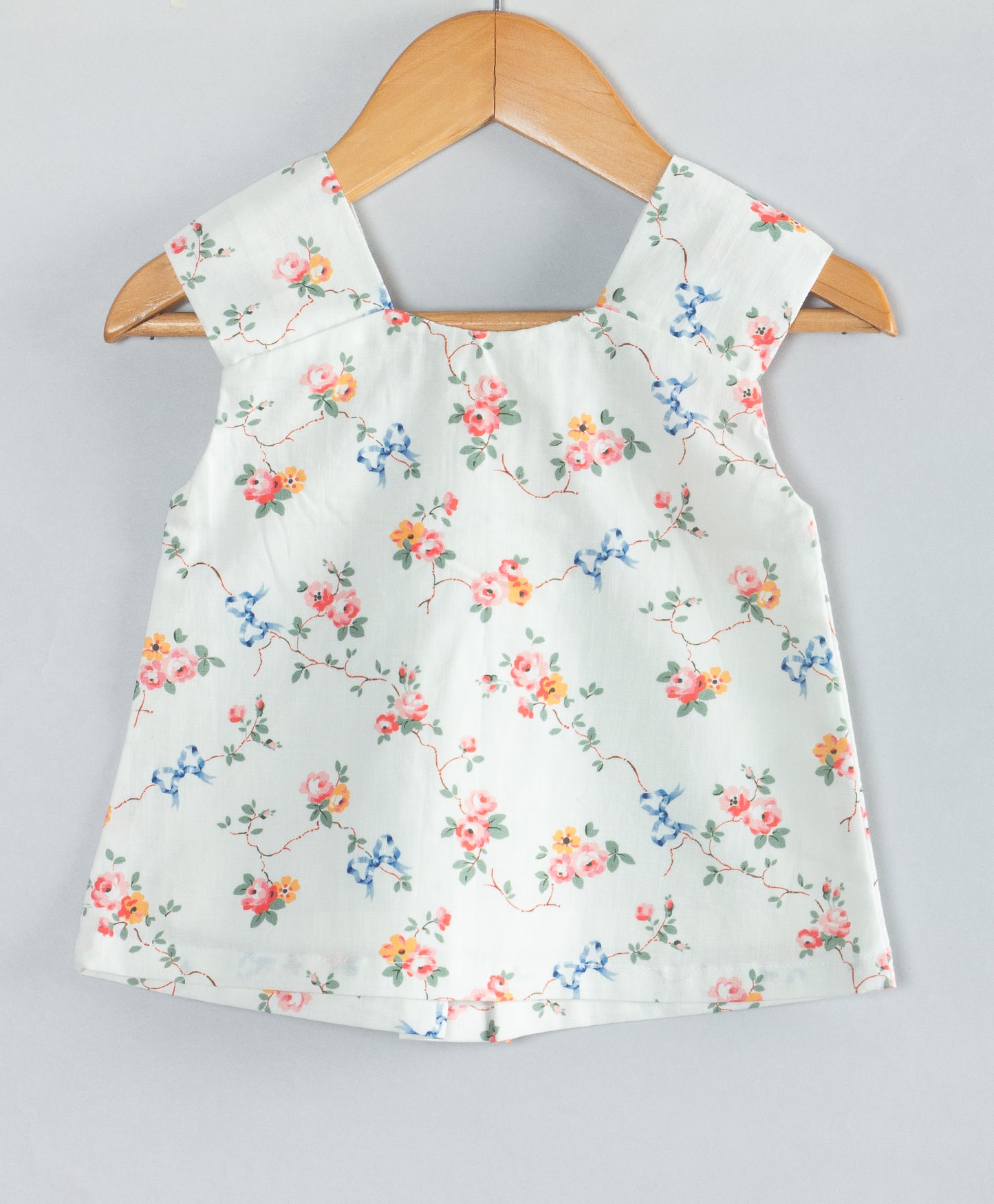 WHITE AND CORAL FLORAL INFANT SHORTS SET