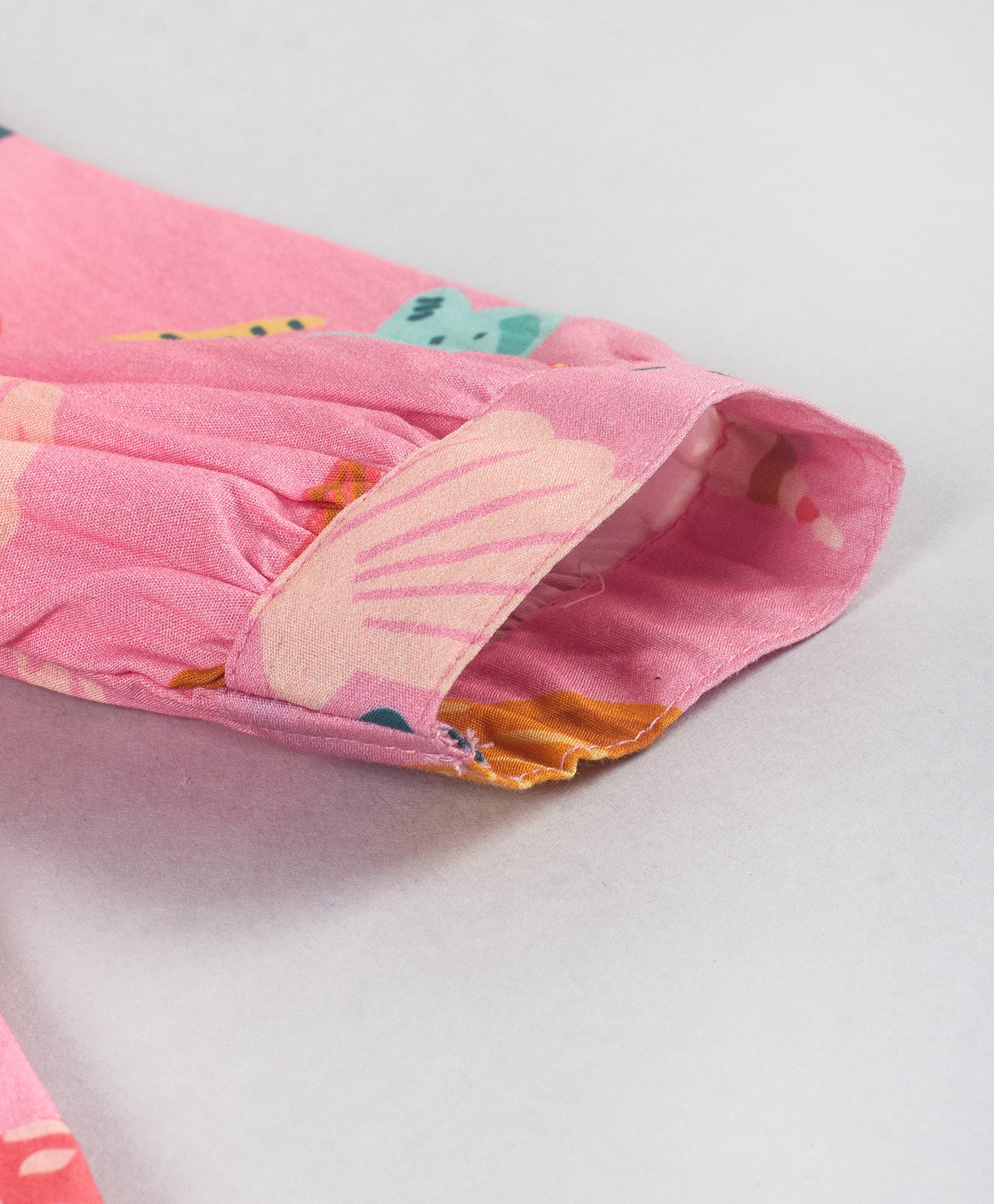 PINK SEA SHELL PRINT TOP WITH BIG YELLOW COLLARS