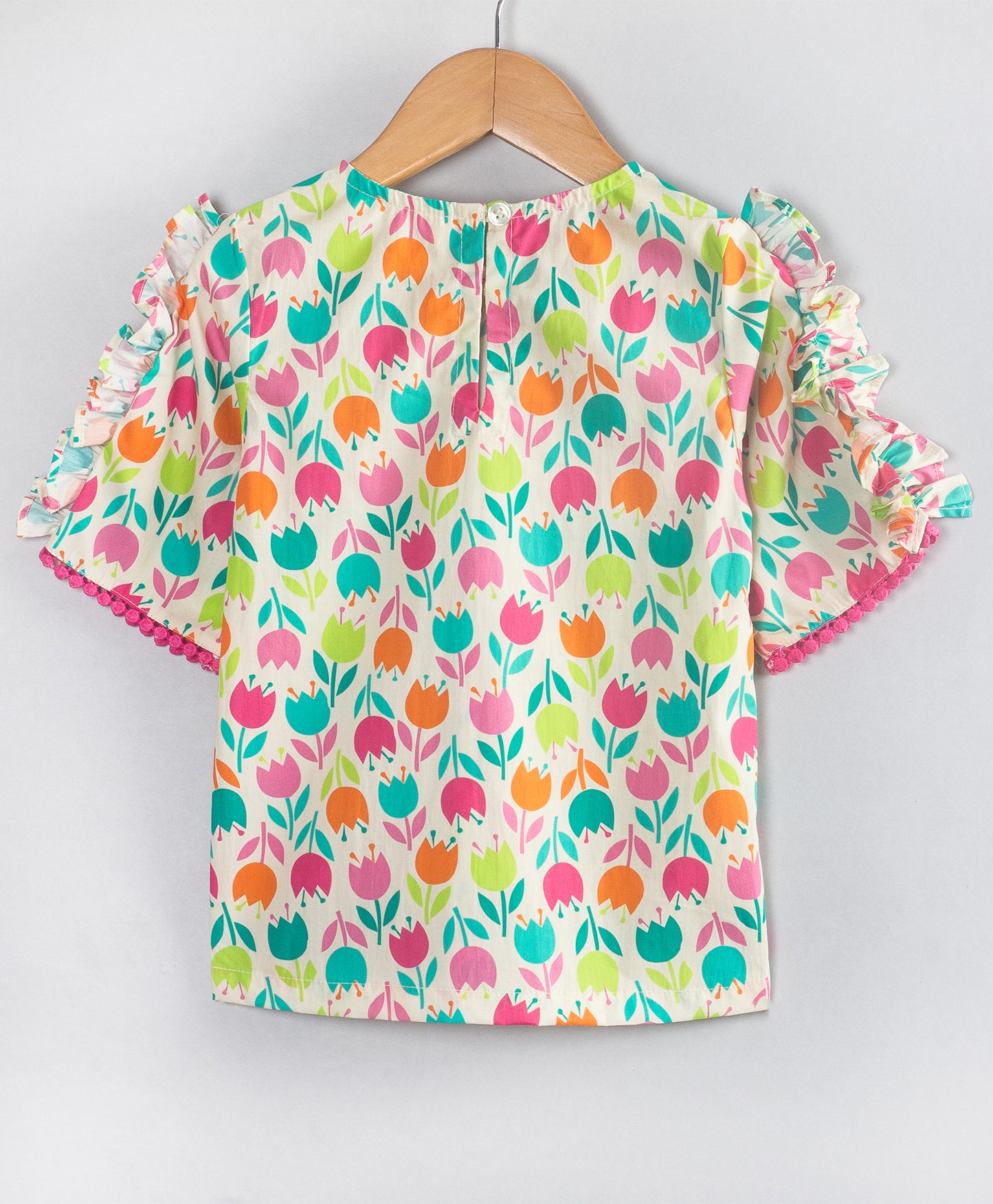 MULTI TULIP PRINT TOP WITH FRILLS AT SLEEVES