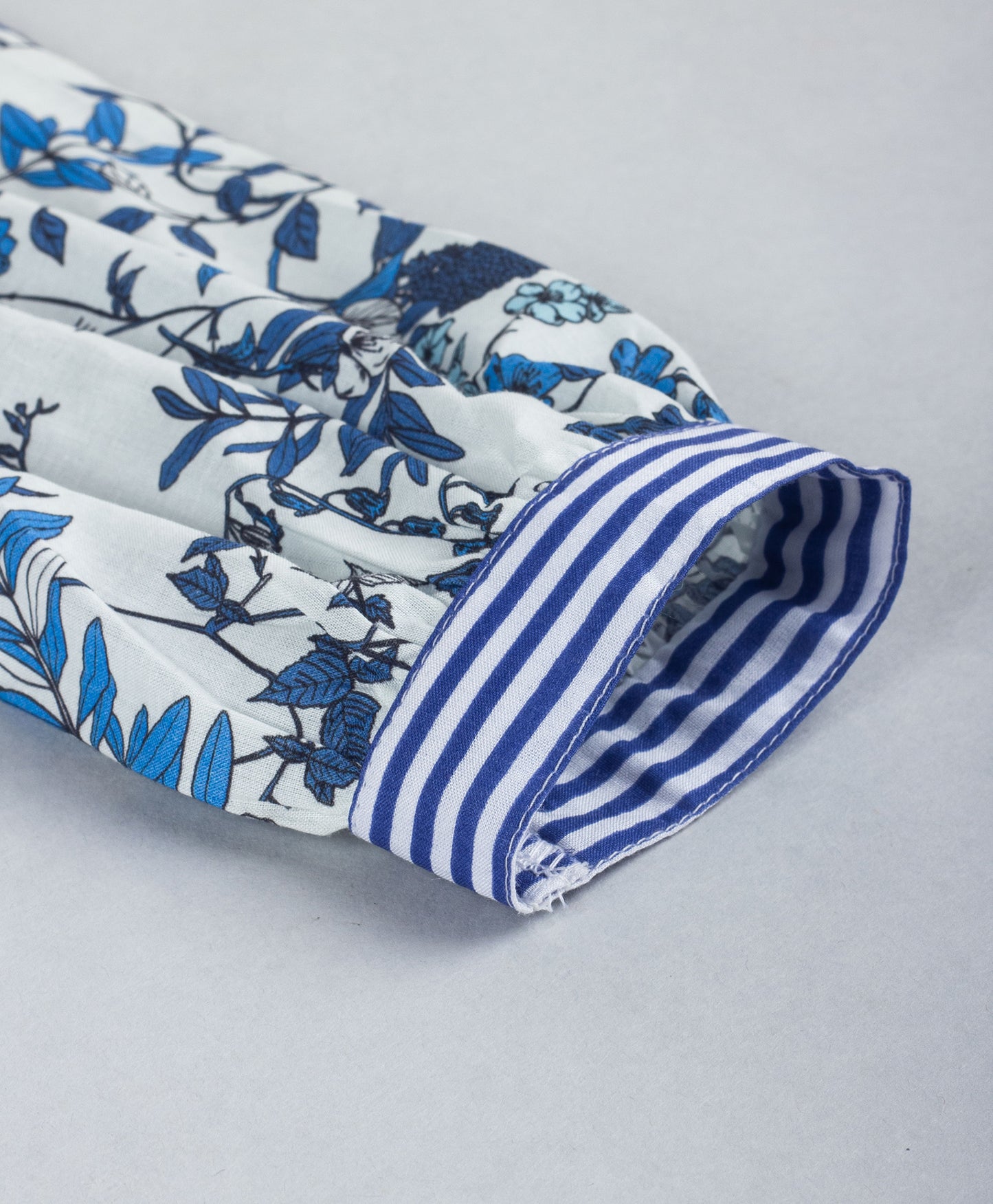 BLUE LEAVES PRINT TOP WITH STRIPE TIE UP AT THE BOTTOM