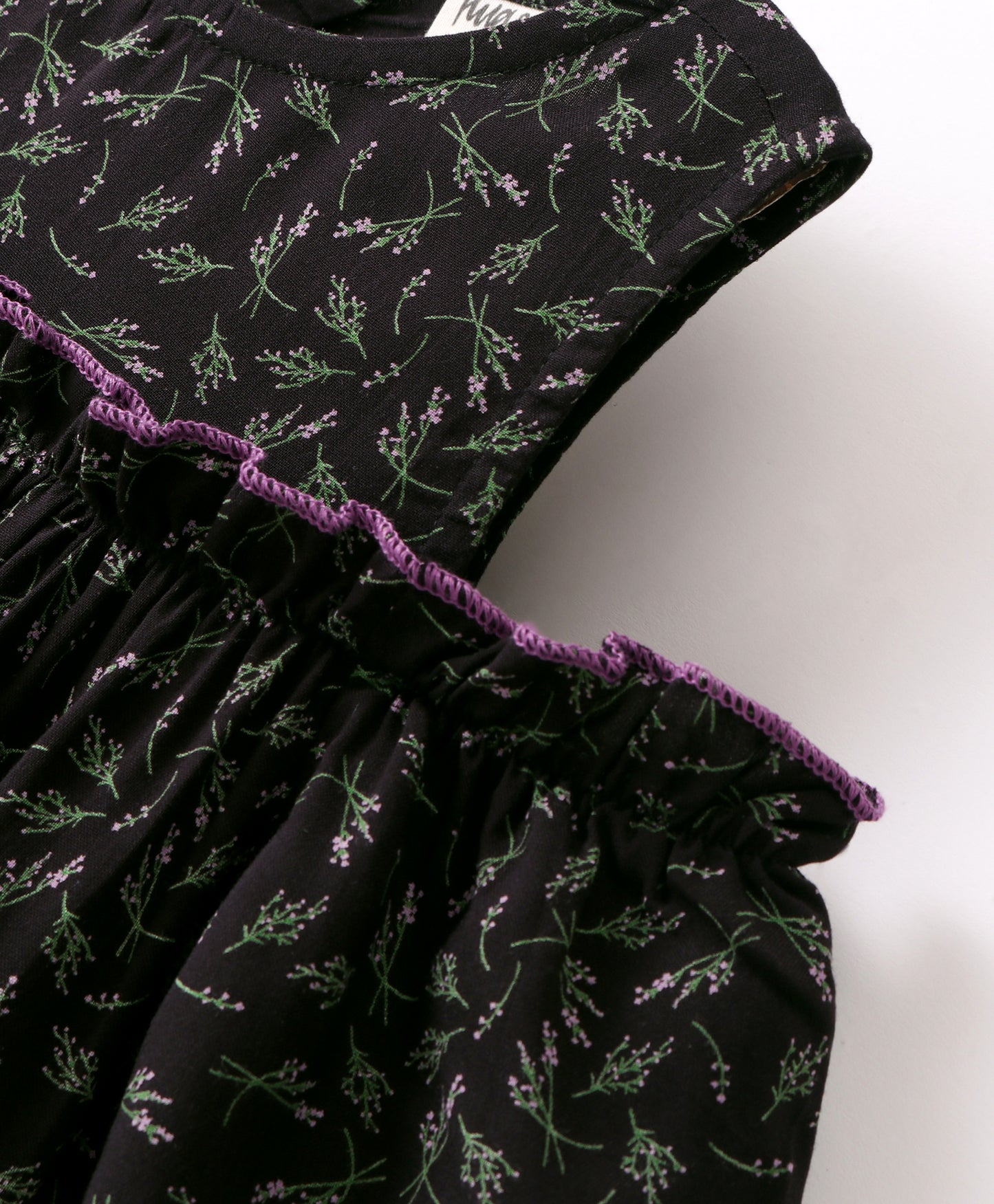 Half Sleeves Seamless Botanical Flowers Printed & Ruffle Detailed Cold Shoulder Top - Dark Grey