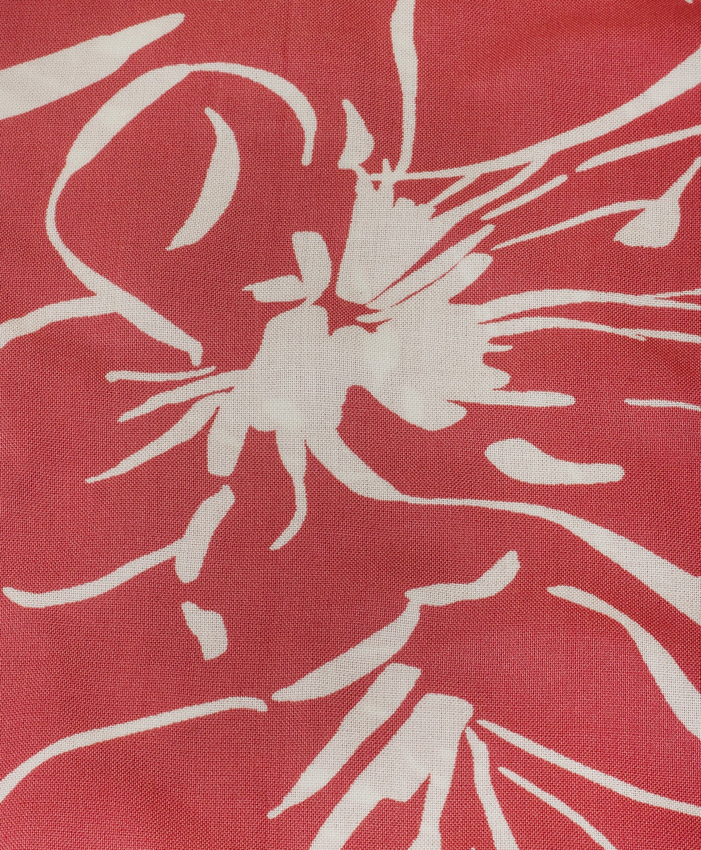 ABSTRACT PRINT TOP WITH LACE DETAILING ON THE SLEEVES