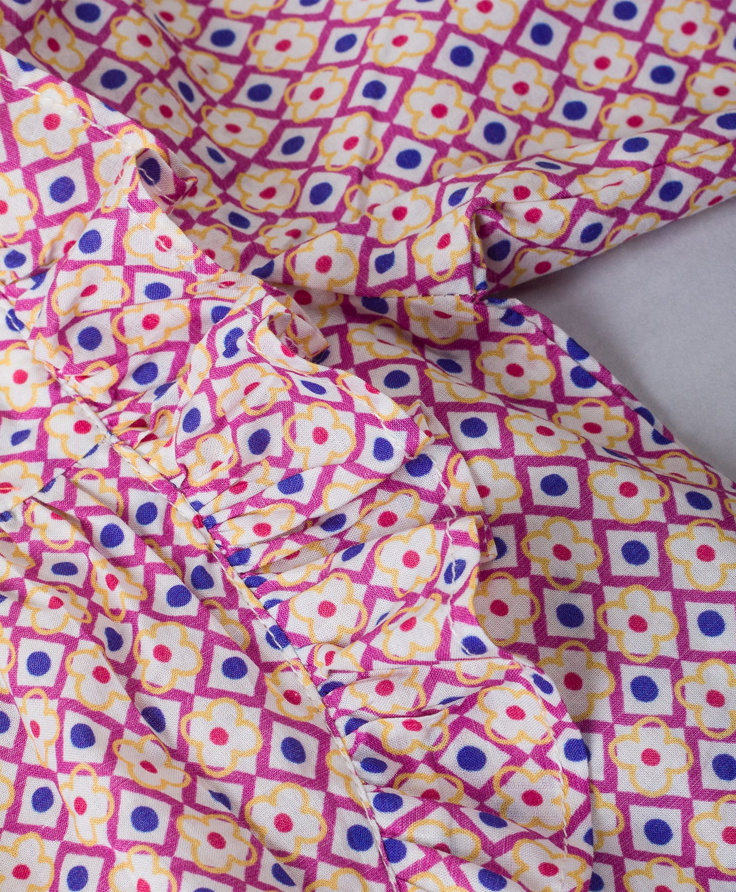 GEOMETRIC PRINT TOP WITH FRILLS ON THE FRONT SIDE