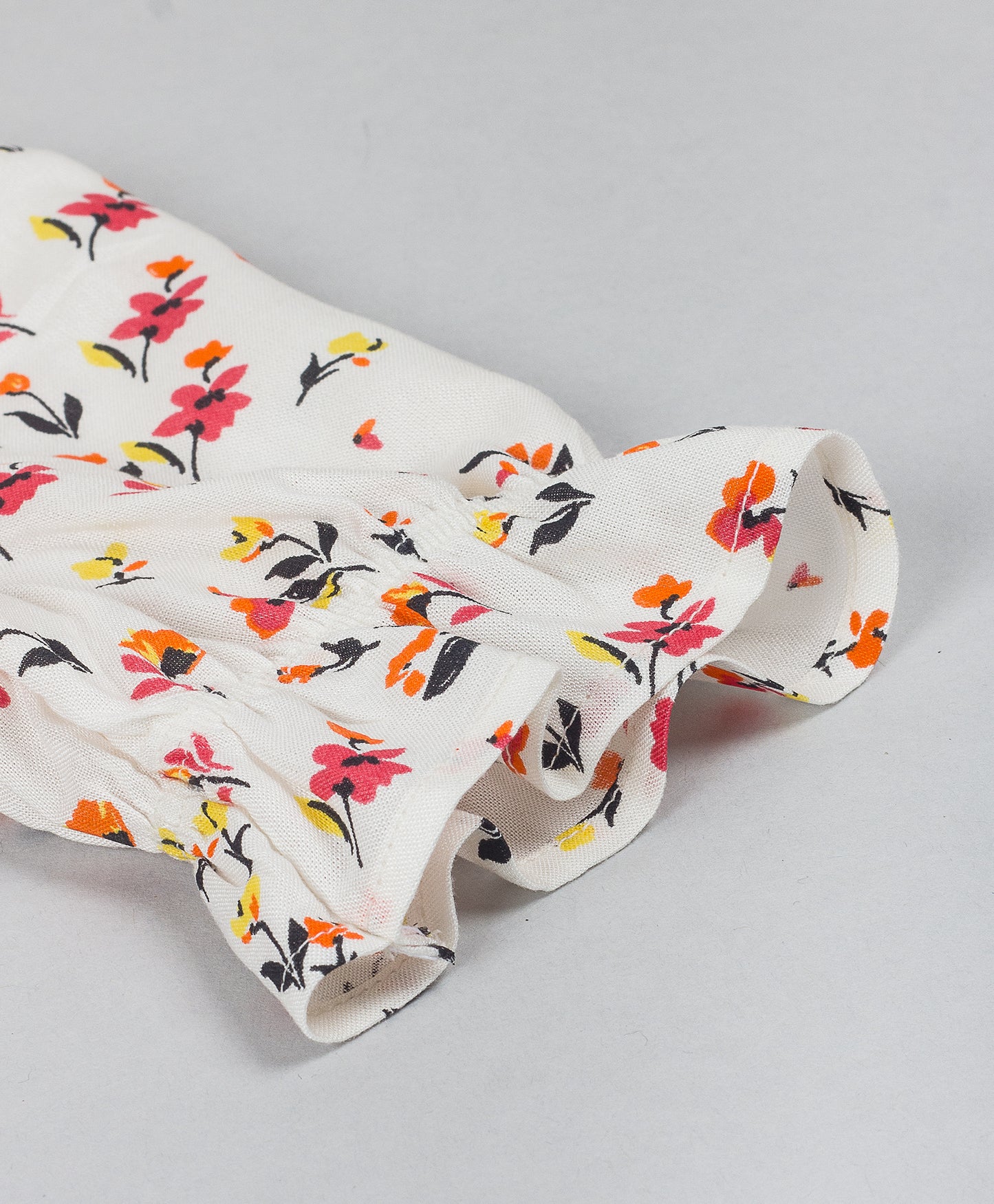 WHITE TOP WITH SMALL FLOWER PRINT