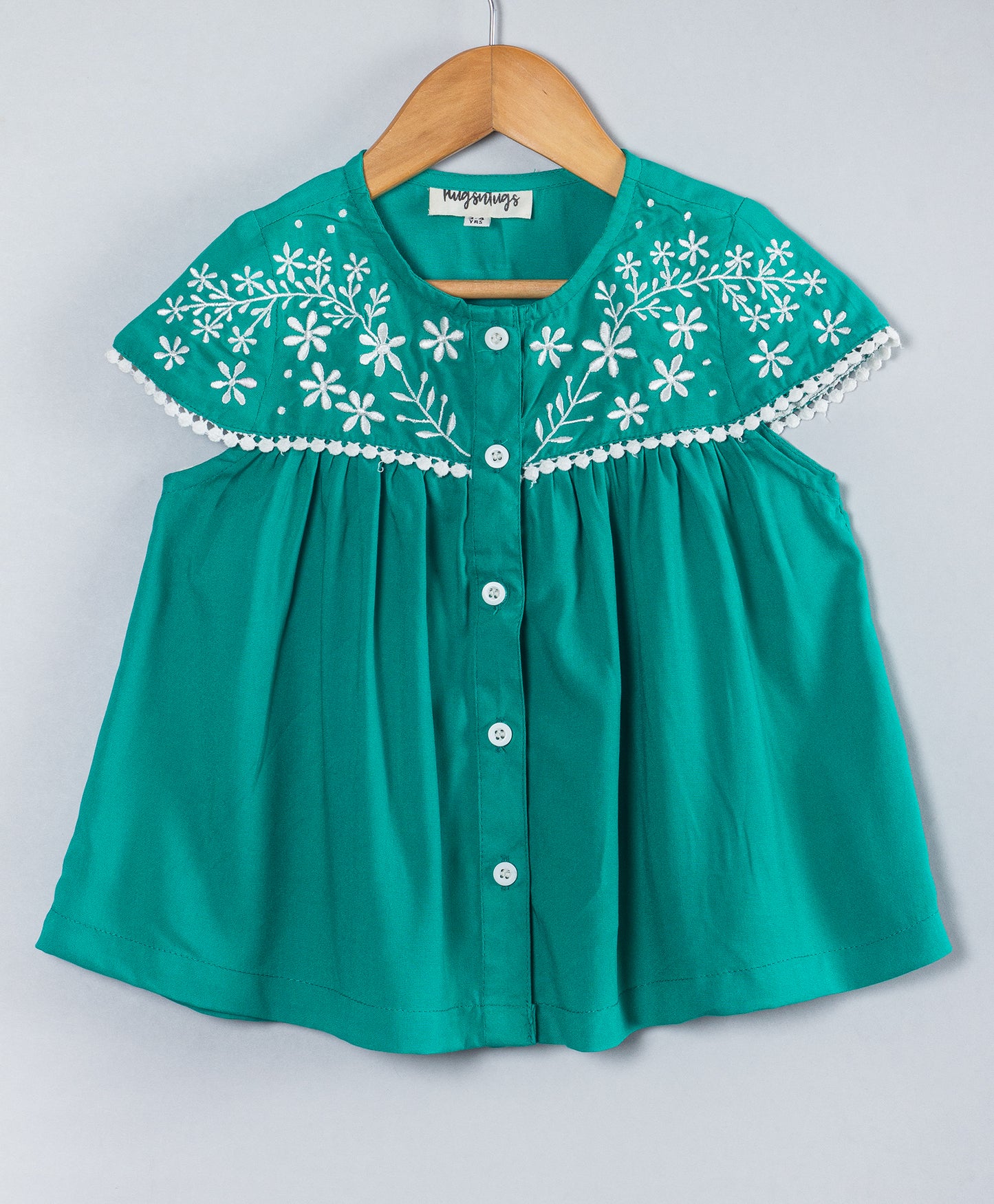 SOLID GREEN TOP WITH ECRU EMBROIDERY ON THE YOKE
