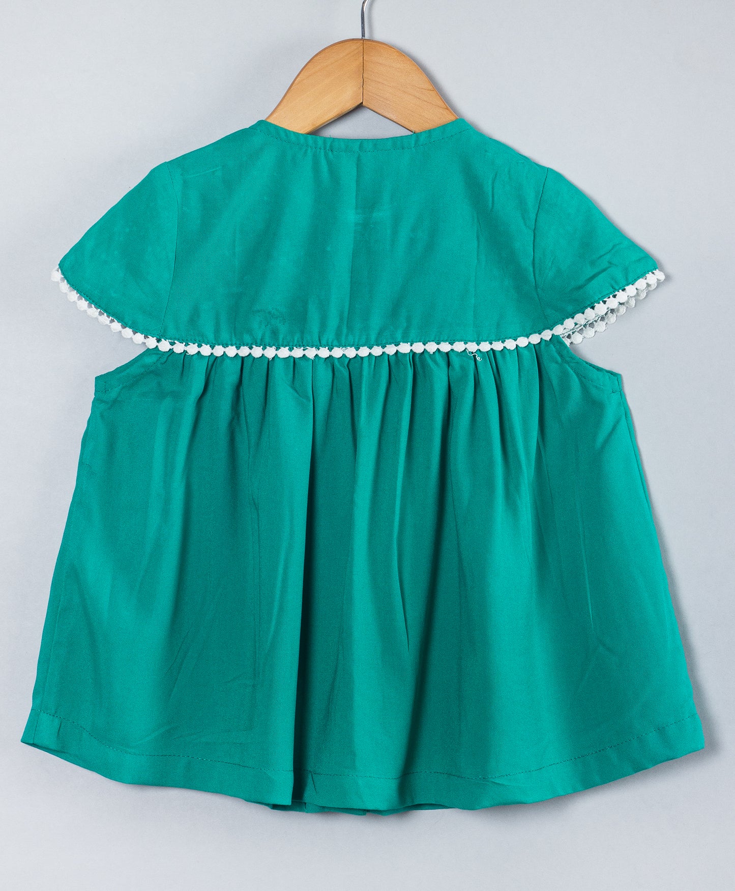 SOLID GREEN TOP WITH ECRU EMBROIDERY ON THE YOKE