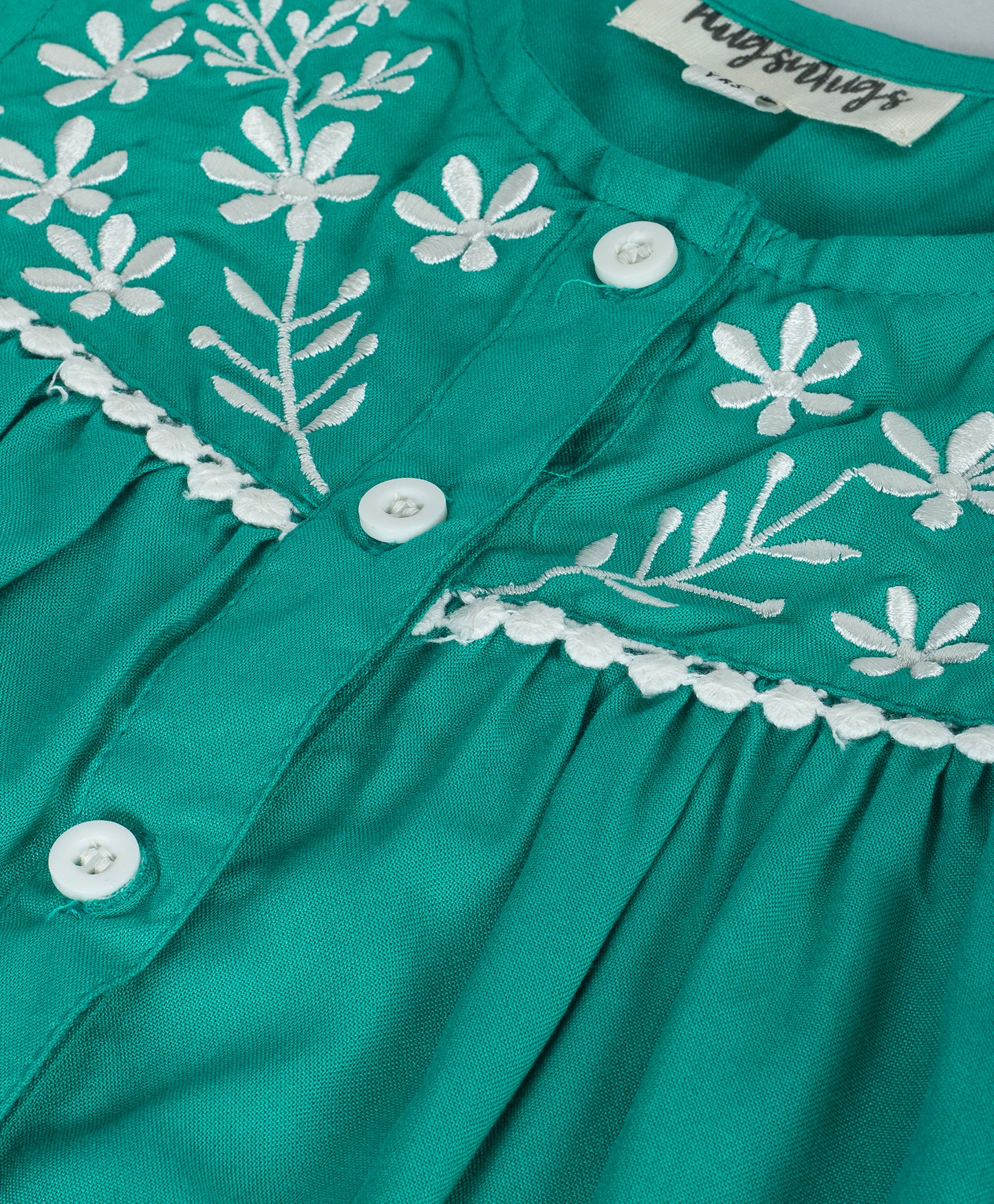 SOLID GREEN TOP WITH ECRU EMBROIDERY ON THE YOKE