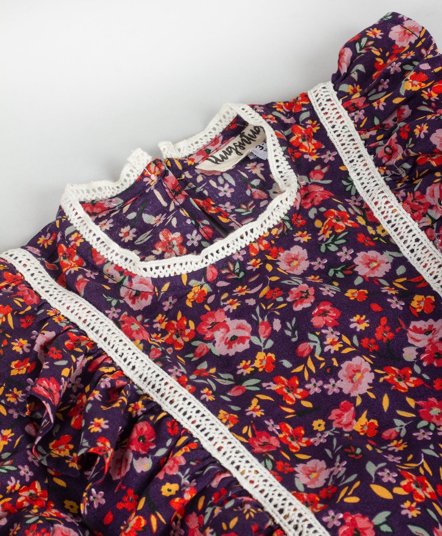 DITSY FLORAL PRINT TOP WITH CONTRAST LADDER LACE