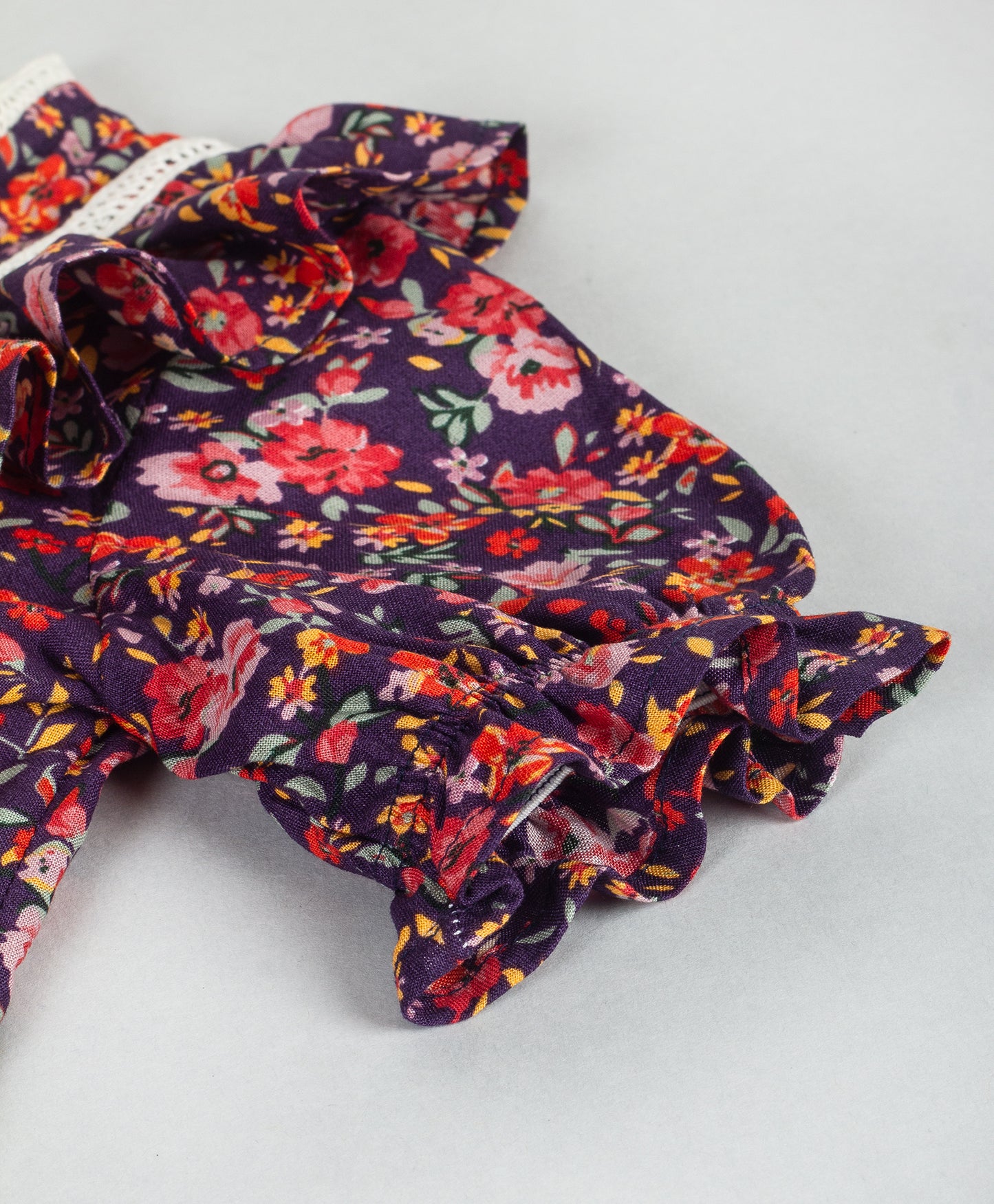 DITSY FLORAL PRINT TOP WITH CONTRAST LADDER LACE