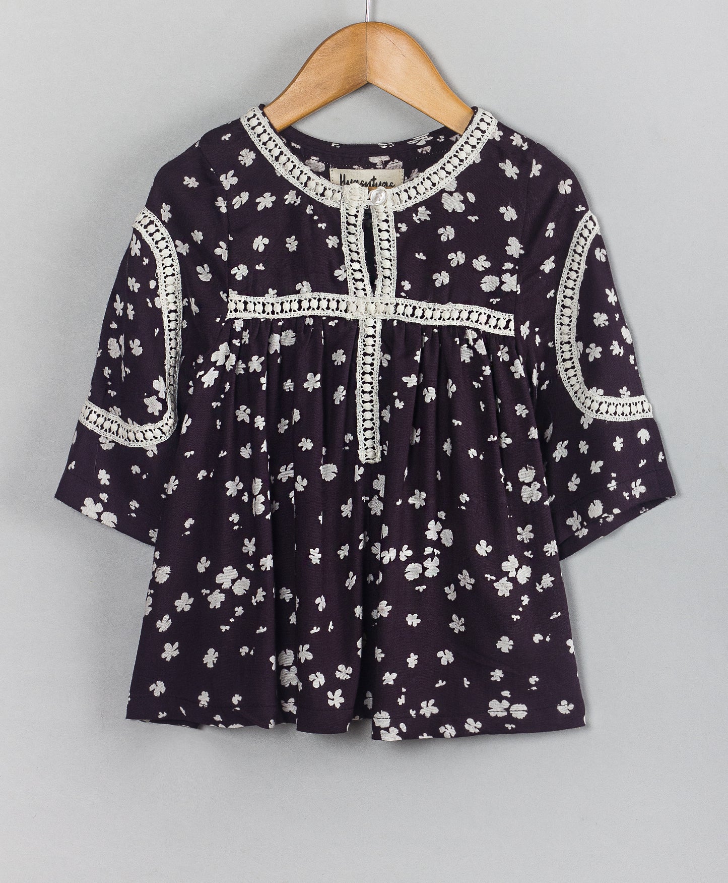 BLACK AND WHITE FLORAL TOP WITH WHITE LACE TRIMMINGS