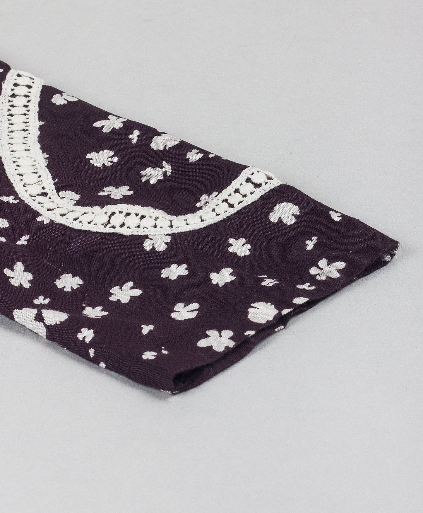 BLACK AND WHITE FLORAL TOP WITH WHITE LACE TRIMMINGS