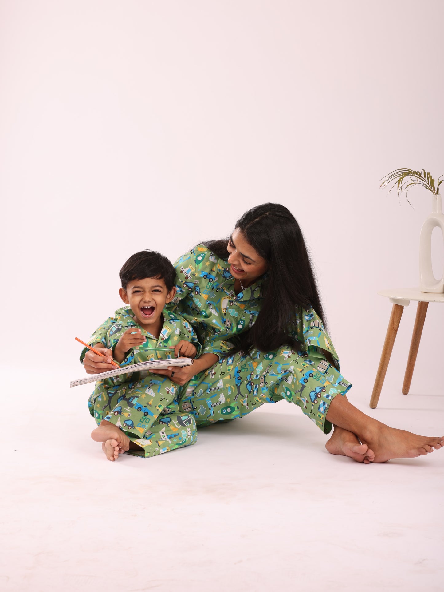 GREEN VEHICLE PRINT MOM NIGHTSUIT