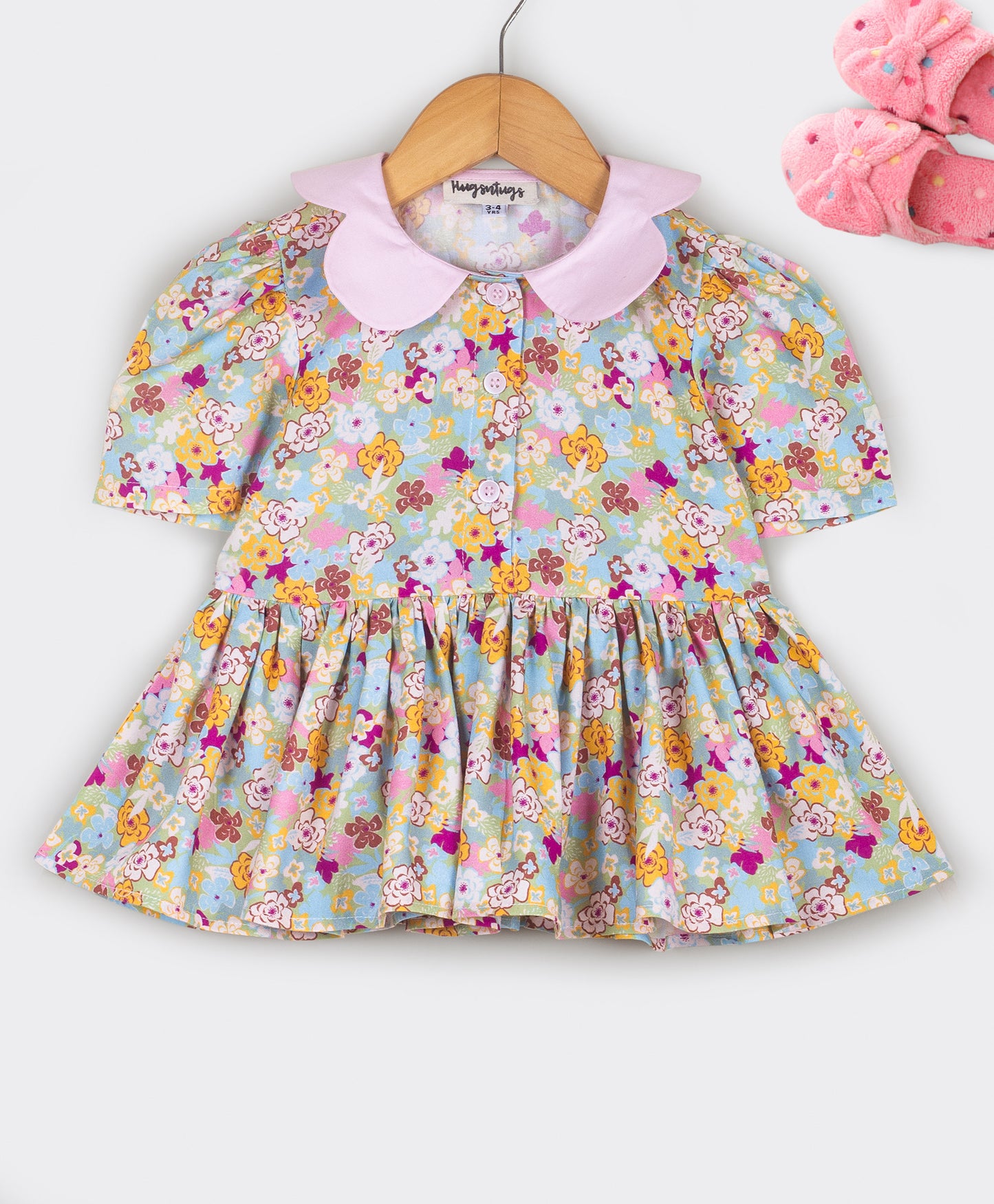 Floral top with contrast flower shaped collar