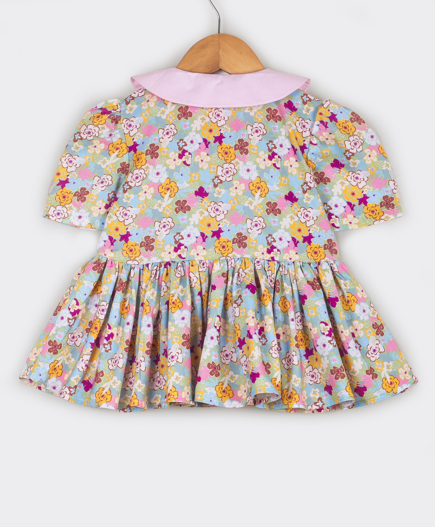 Floral top with contrast flower shaped collar