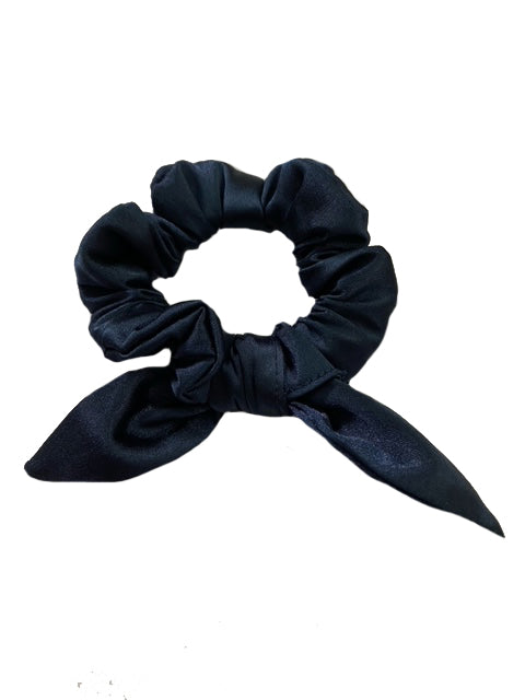 BLACK SCRUNCHIE