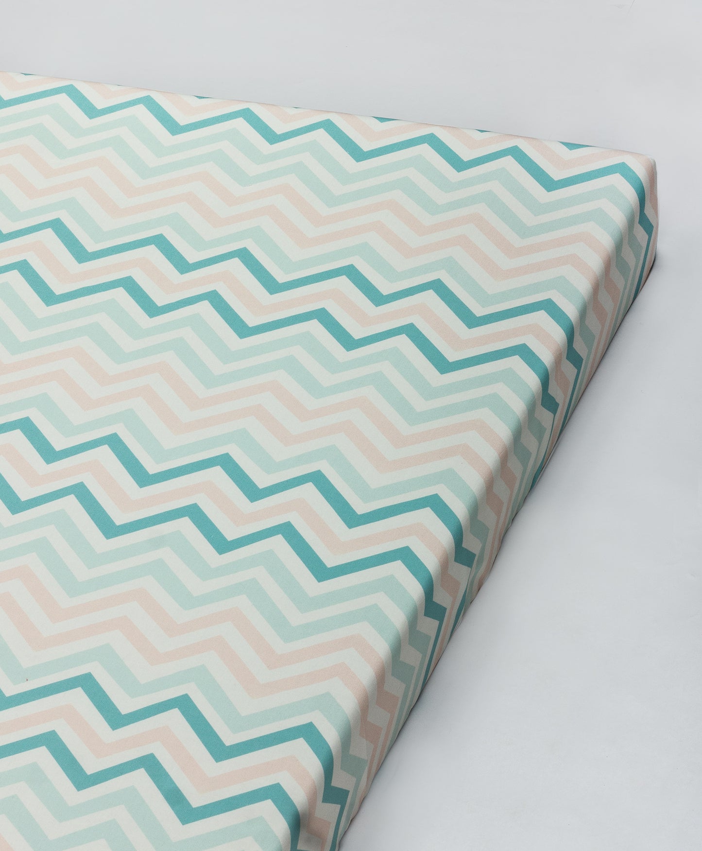 pink bunny print cot set with blue chevron side prnt