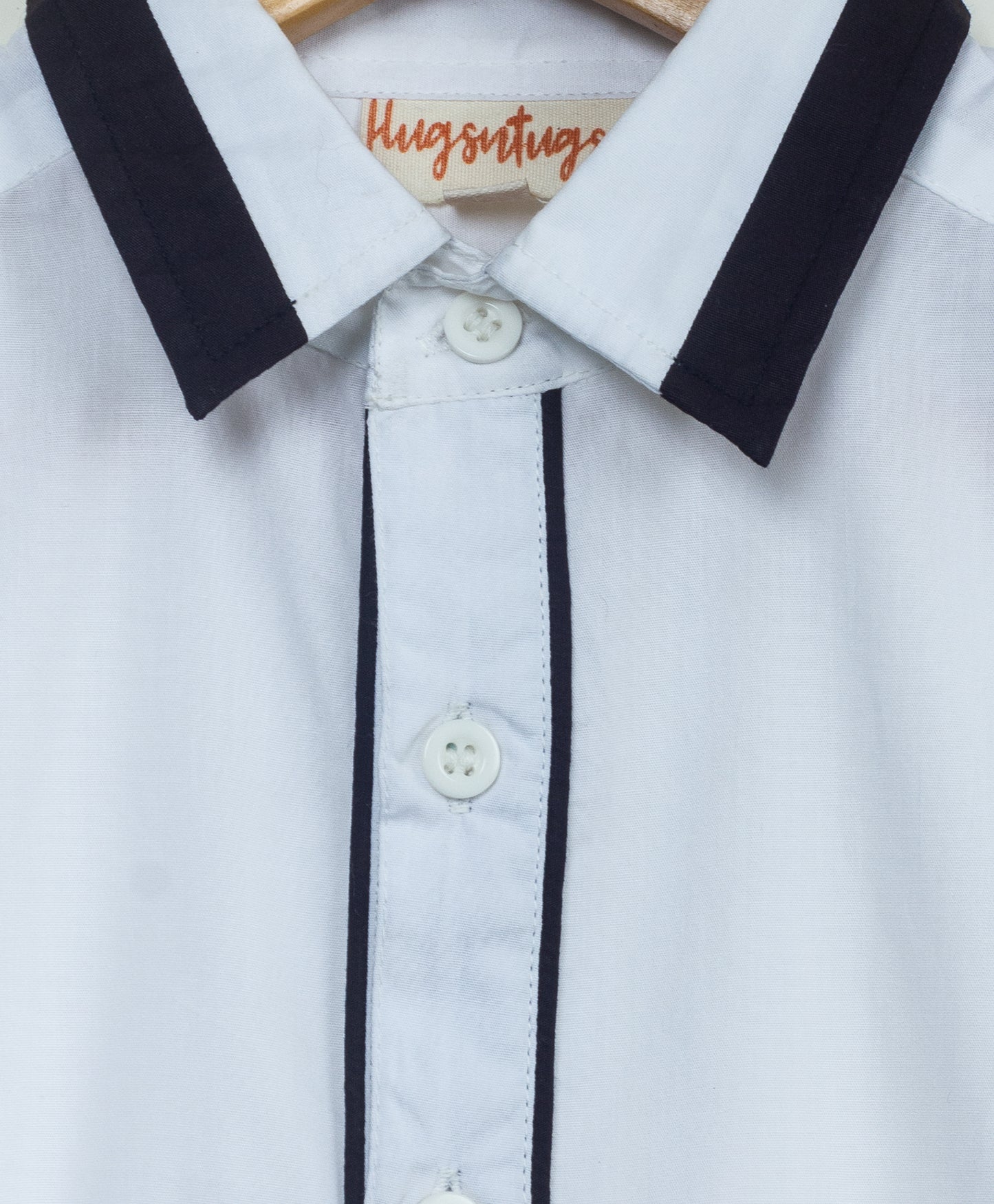 WHITE SHIRT WITH CONTRAST COLLARS