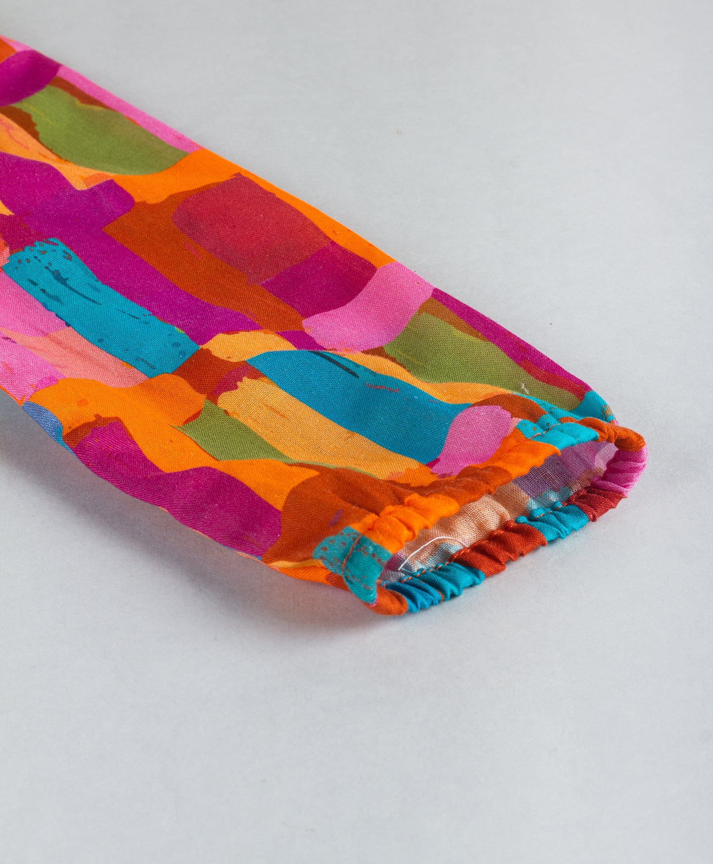 ABSTRACT PRINT TOP WITH FRILLS AT FRONT