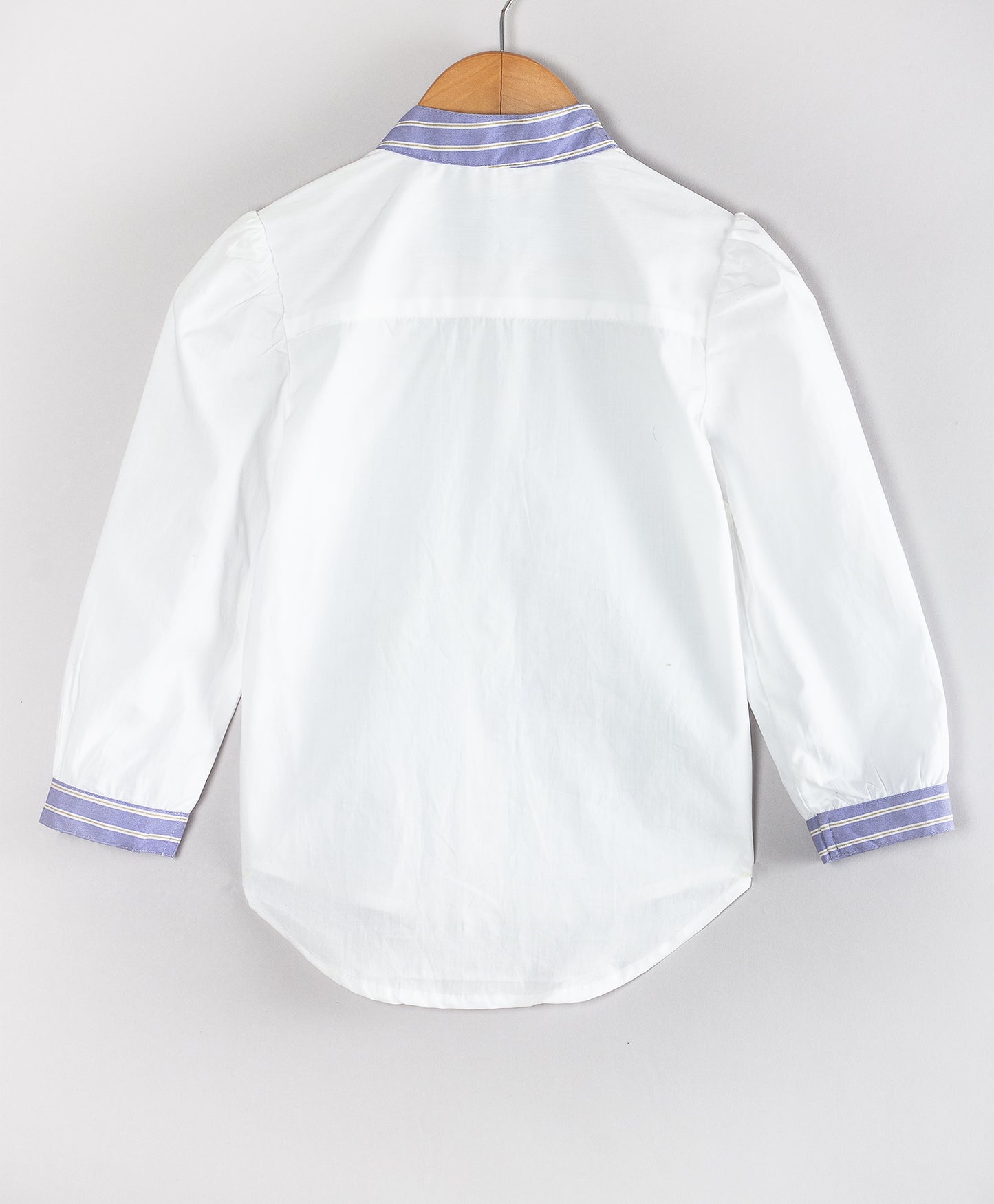 SOLID WHITE SHIRT WITH STAR APPLIQUÉ AT CENTRE