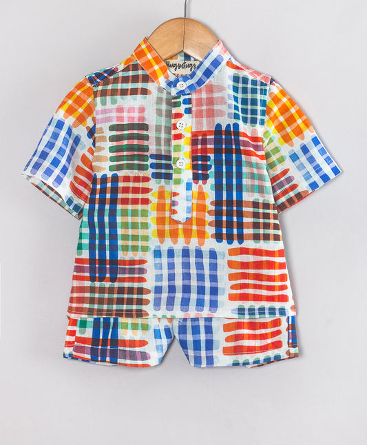 MULTICOLOR CRISCROSS PRINT SHORTS SET
