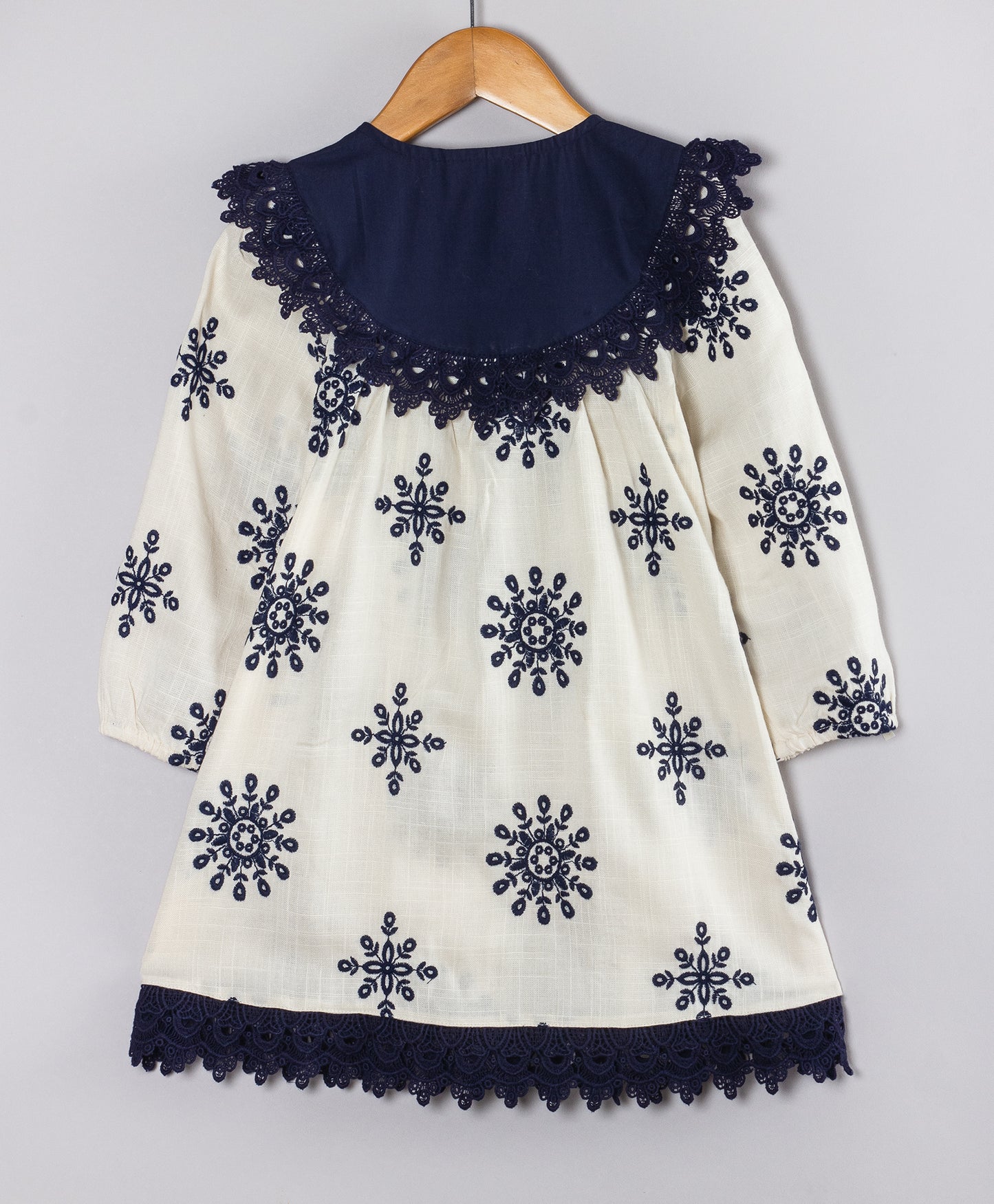SNOWFLAKE EMBROIDERY DRESS WHITE