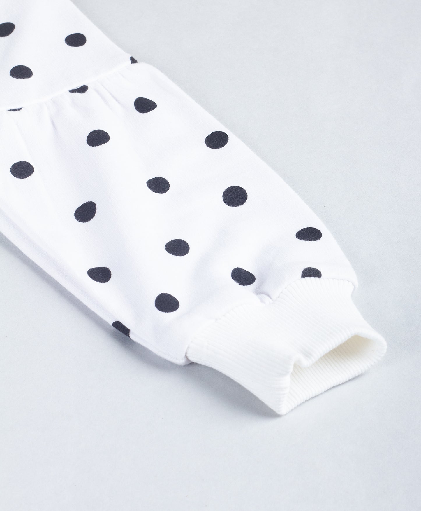 BLACK AND WHITE DOT PRINT WINTER TOP