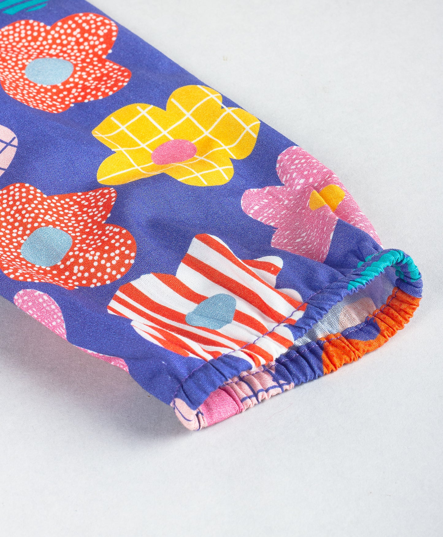 BLUE MULTI DESIGN FLOWER PRINT TOP WITH CONTRAST NECK TIE UP