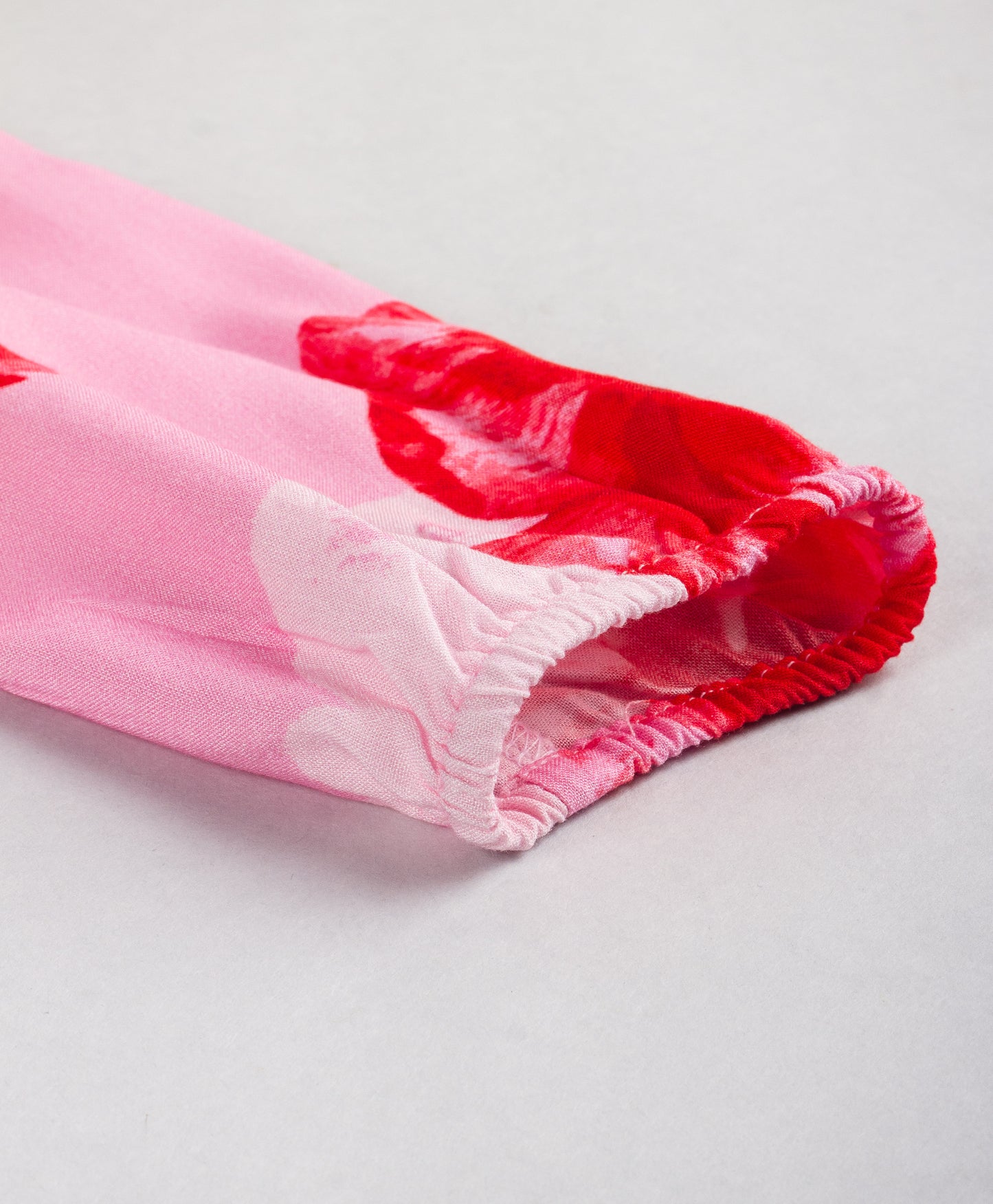 BIG FLOWER PRINT TOP WITH BRIAD LACE ALONG ARMHOLE