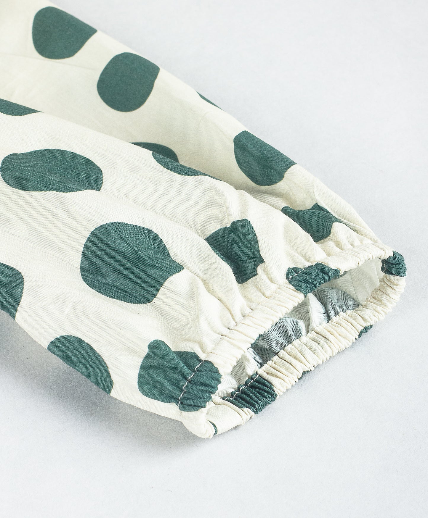 WHITE GREEN DOT PRINT CHRISTMAS TOP