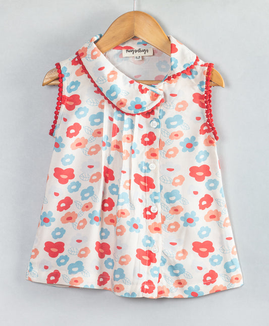 TOP WITH ASYMMETRIC PETERPAN COLLARS AND LACE DETAILING