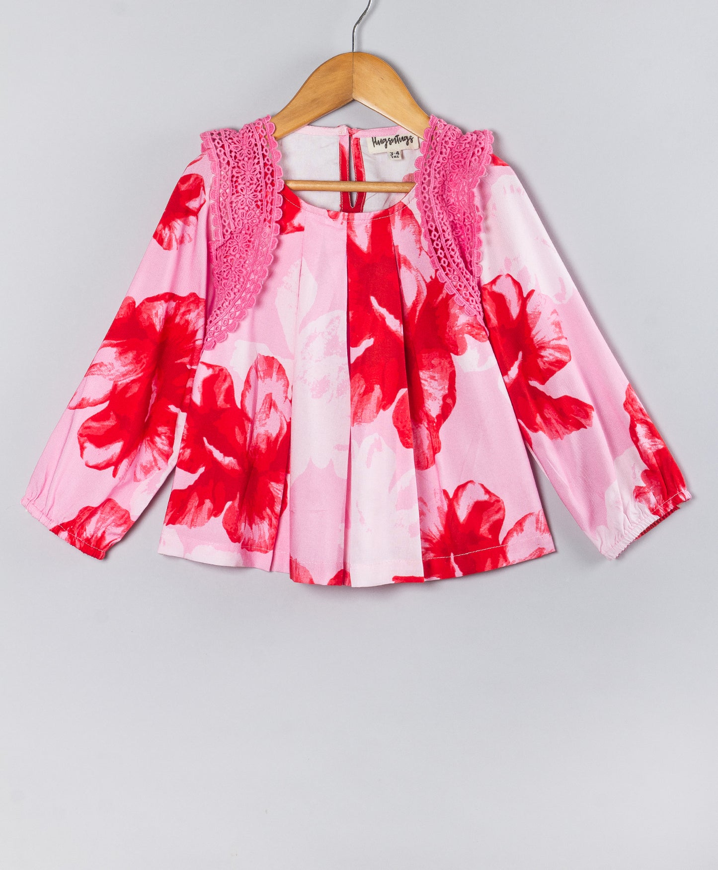 BIG FLOWER PRINT TOP WITH BRIAD LACE ALONG ARMHOLE