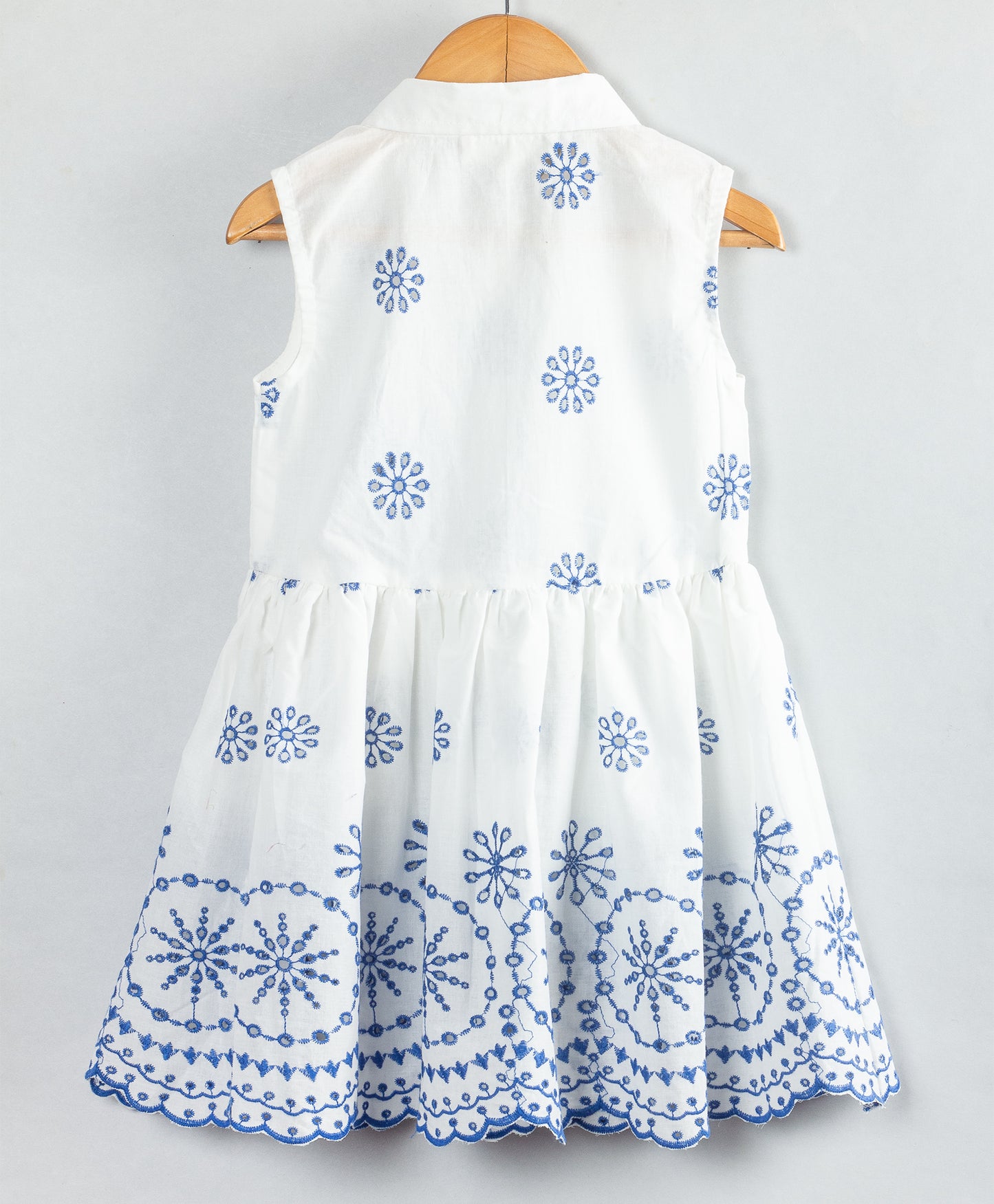 DRESS WITH CONTRAST EMBROIDERY