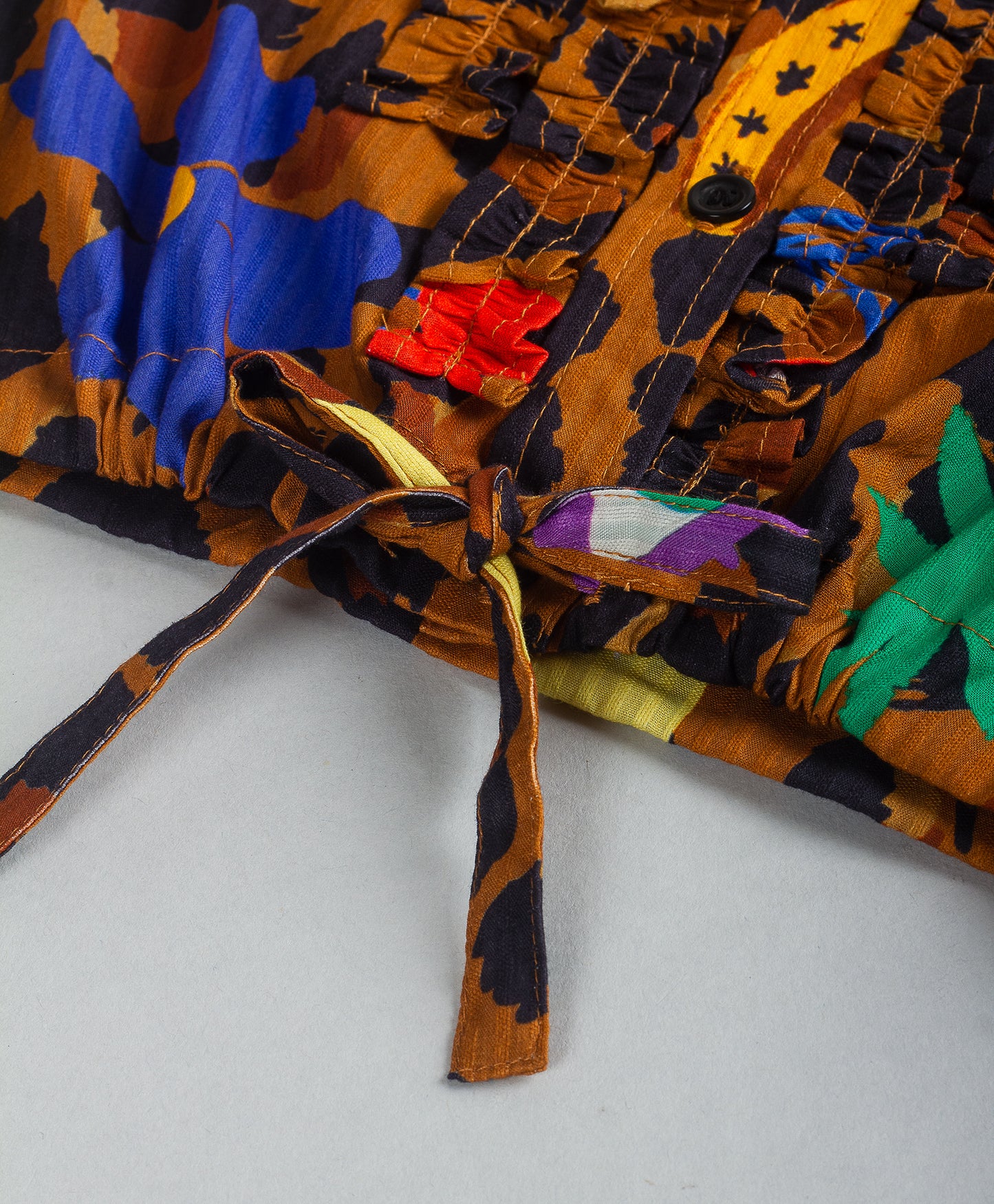 LEOPARD PRINT TOP WITH COLORFUL MOTIF PRINT