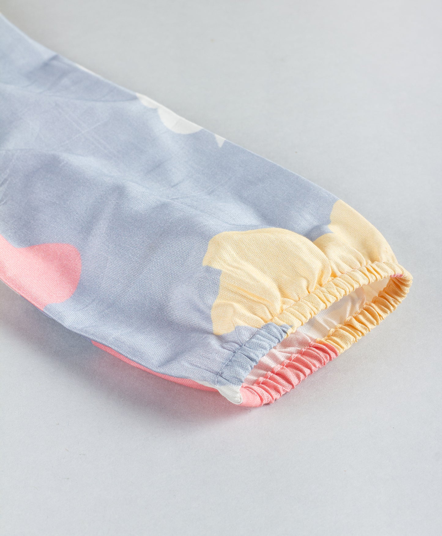 GREY BIG FLOWER PRINT TOP