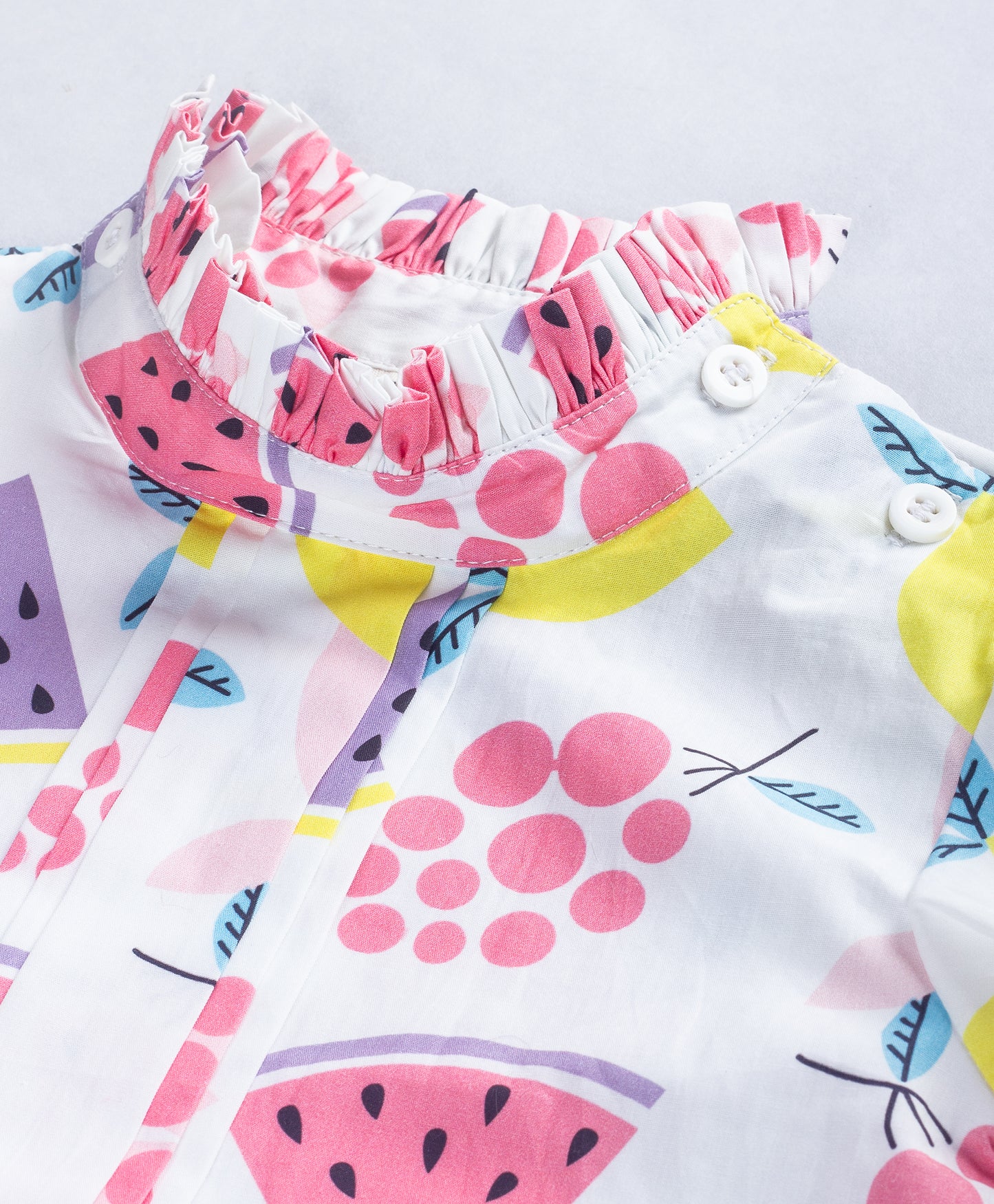 WHITE FRUIT PRINT TOP