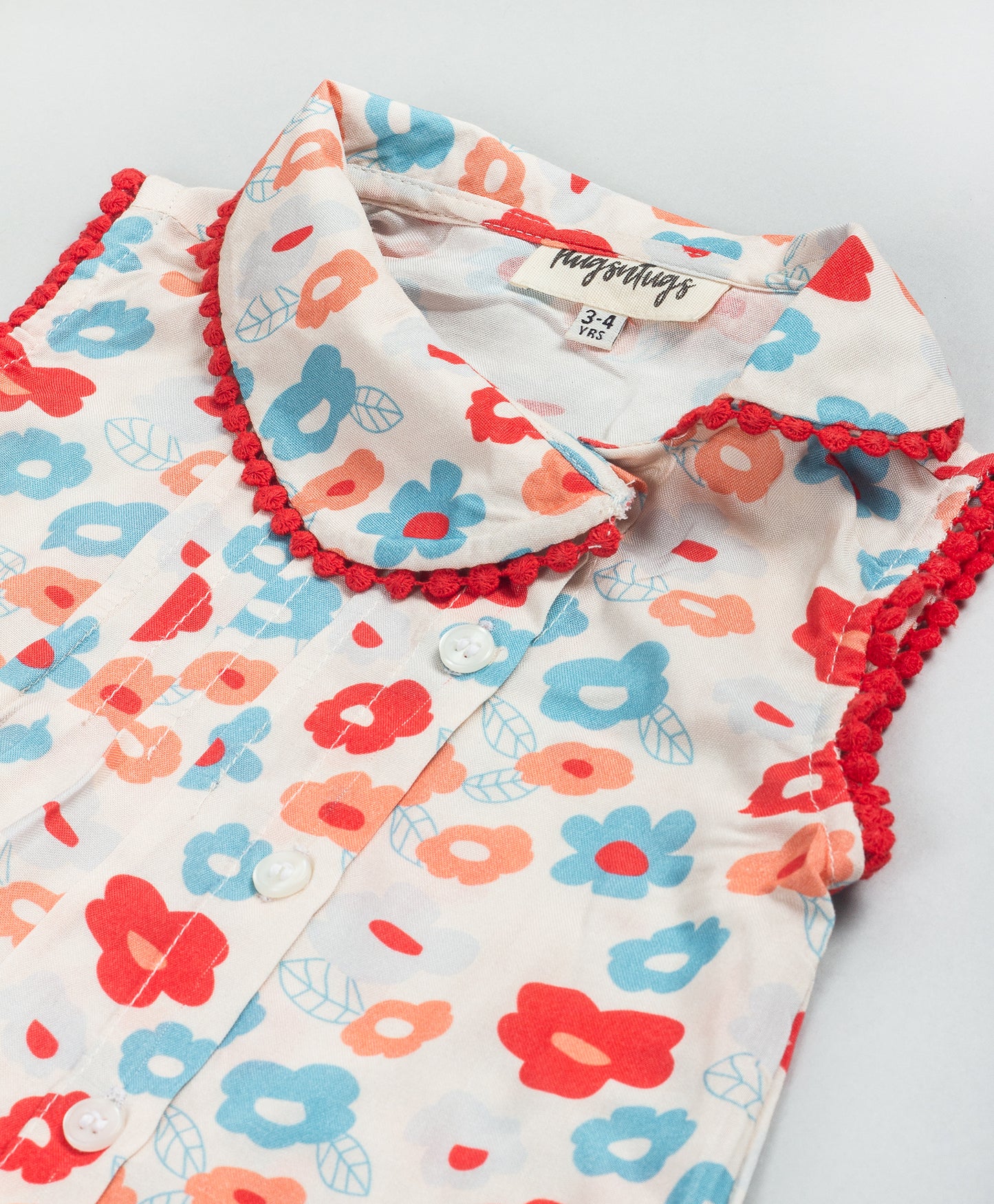 TOP WITH ASYMMETRIC PETERPAN COLLARS AND LACE DETAILING