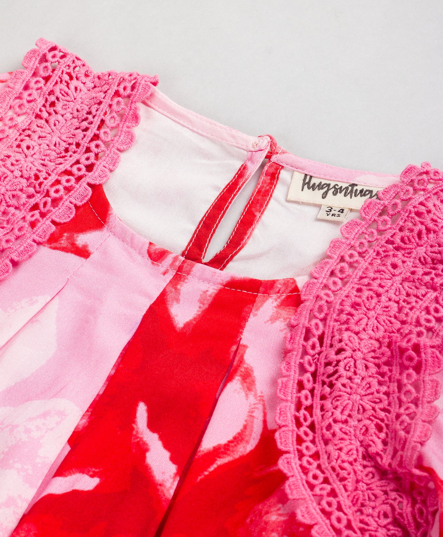 BIG FLOWER PRINT TOP WITH BRIAD LACE ALONG ARMHOLE