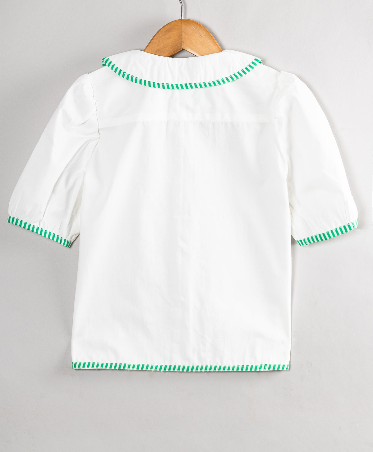 SOLID WHITE TOP WITH STRIPE PIPING