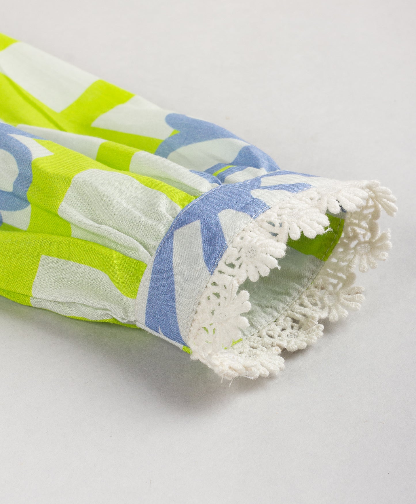 FLOWER IN GRID PRINT TOP