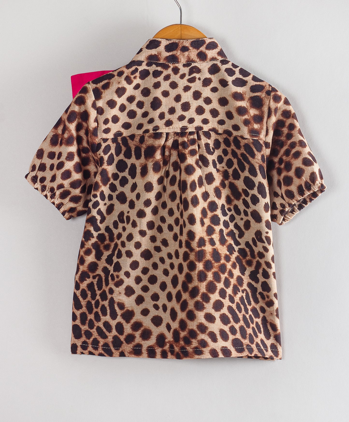ANIMAL PRINT TOP WITH SOLID NECK TIE UP