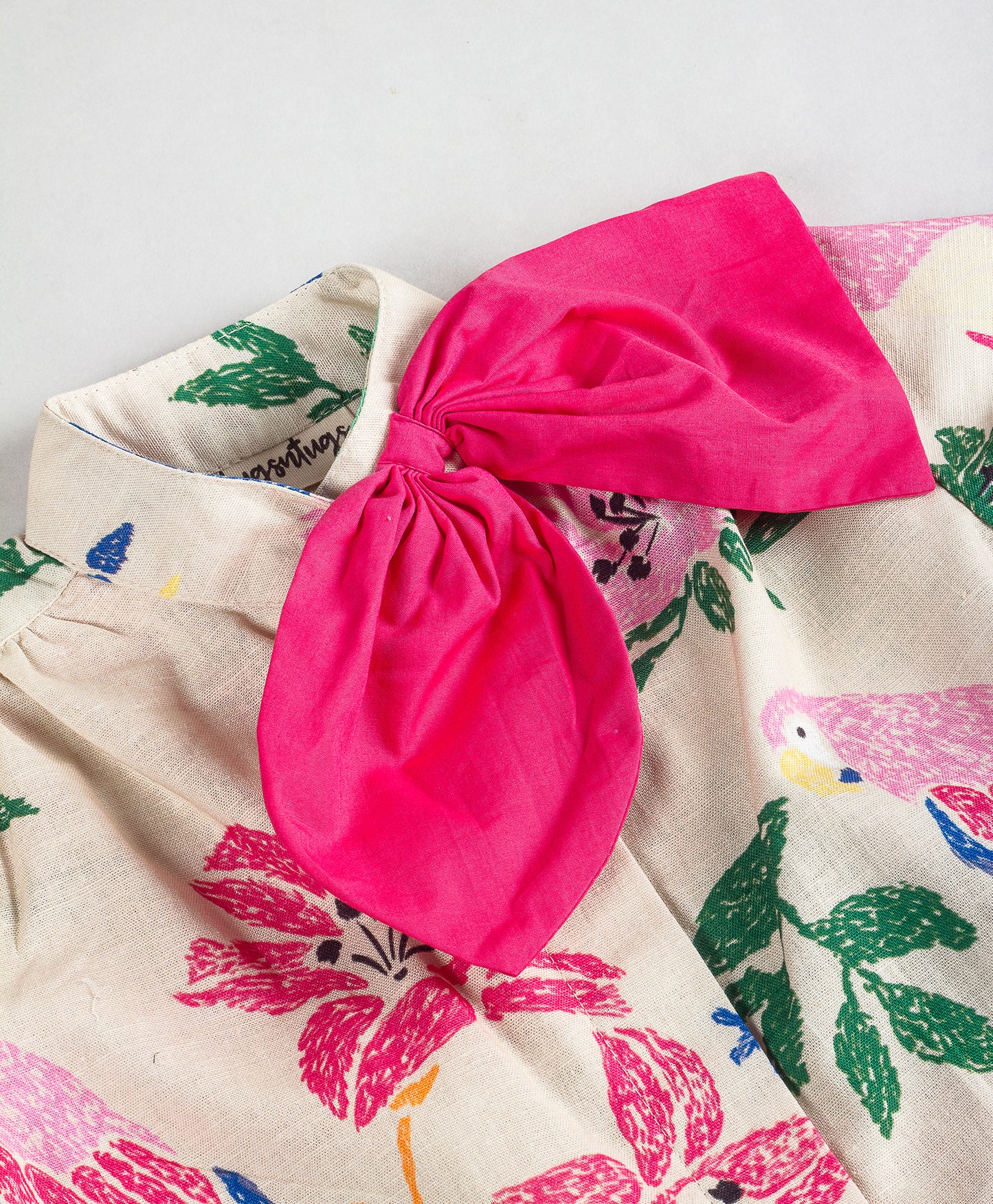 WHITE FLORAL TOP WITH FUCHSIA NECK TIE UP BOW